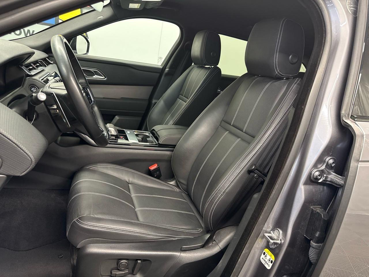 LAND ROVER Range Rover Velar D 200 R-Dynamic SE ic-showroom-element-3