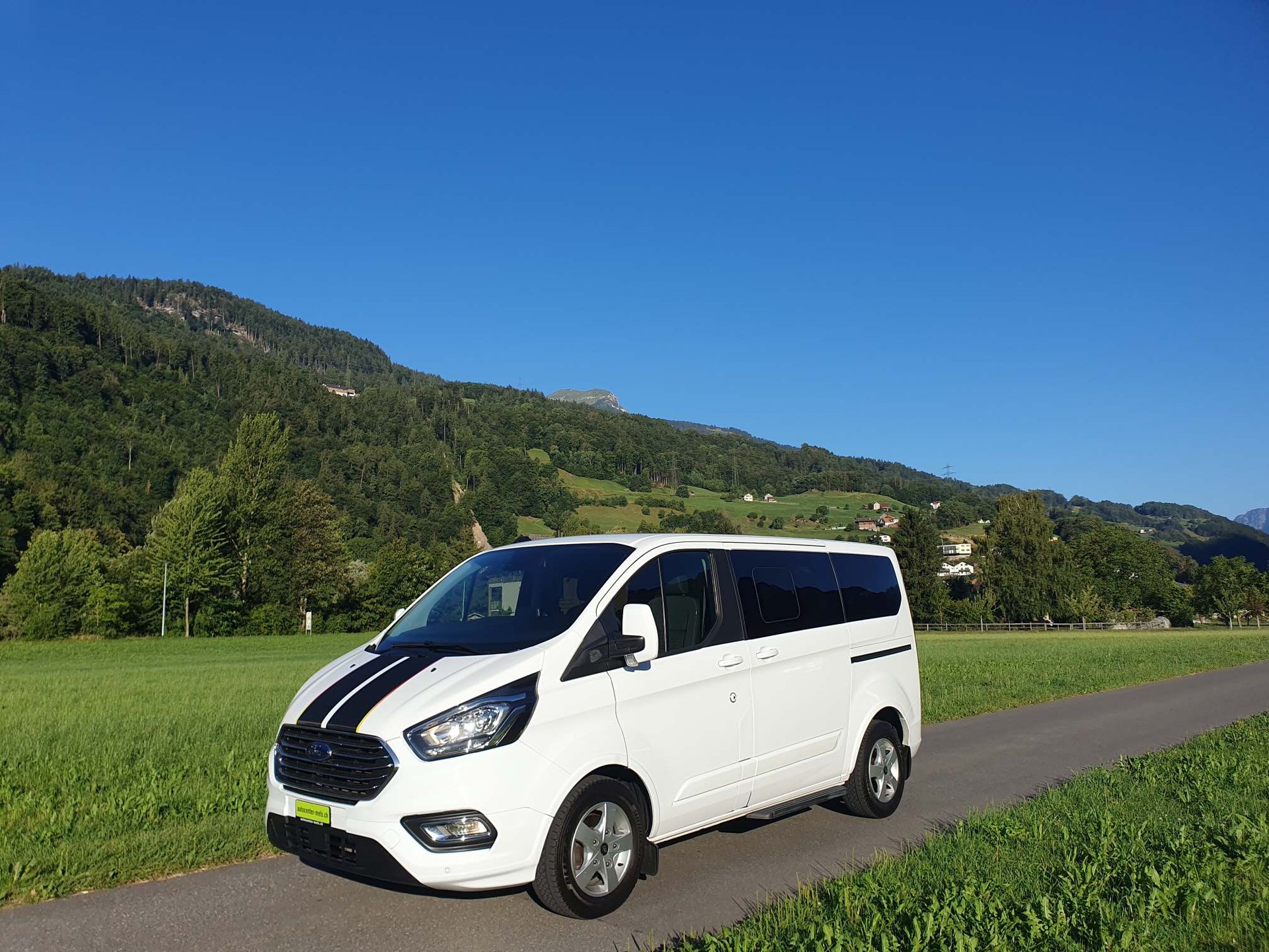 FORD Tourneo Custom 320 L1 2.0 TDCi 185 Titanium-image-3