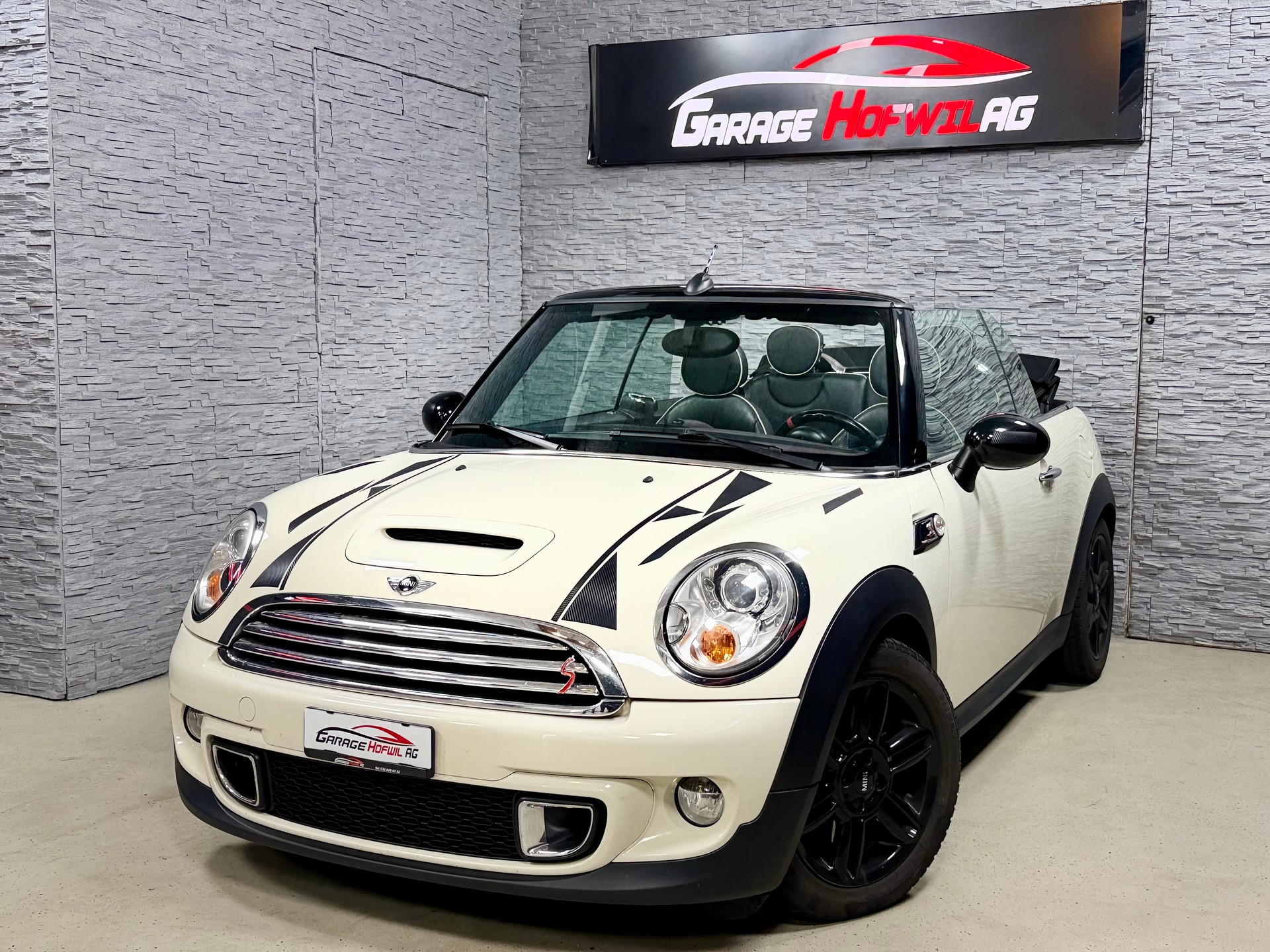MINI Cooper S Cabriolet-image-1