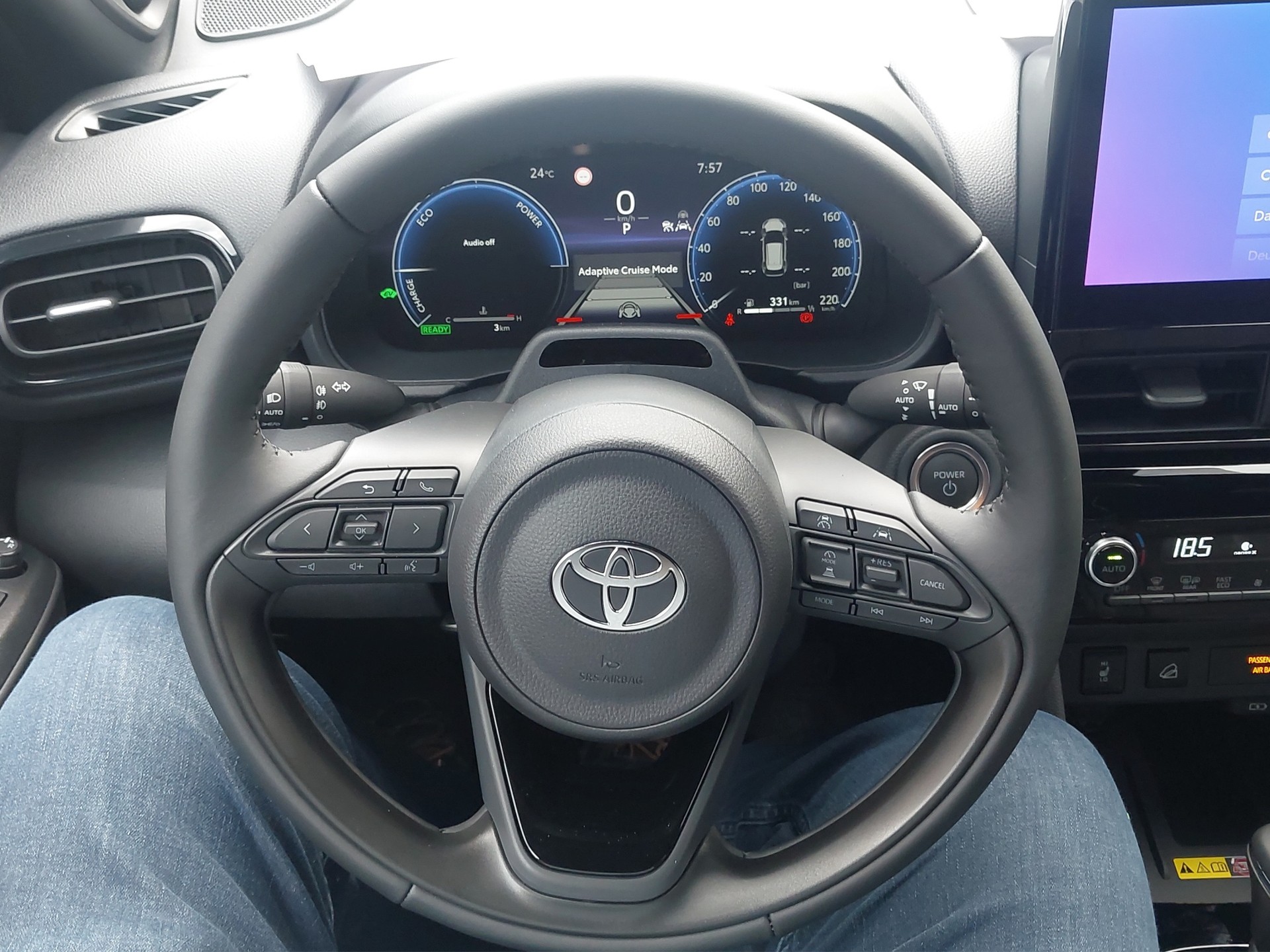 TOYOTA Yaris Cross 1.5 VVT-i HSD Premium AWD-i-image-10