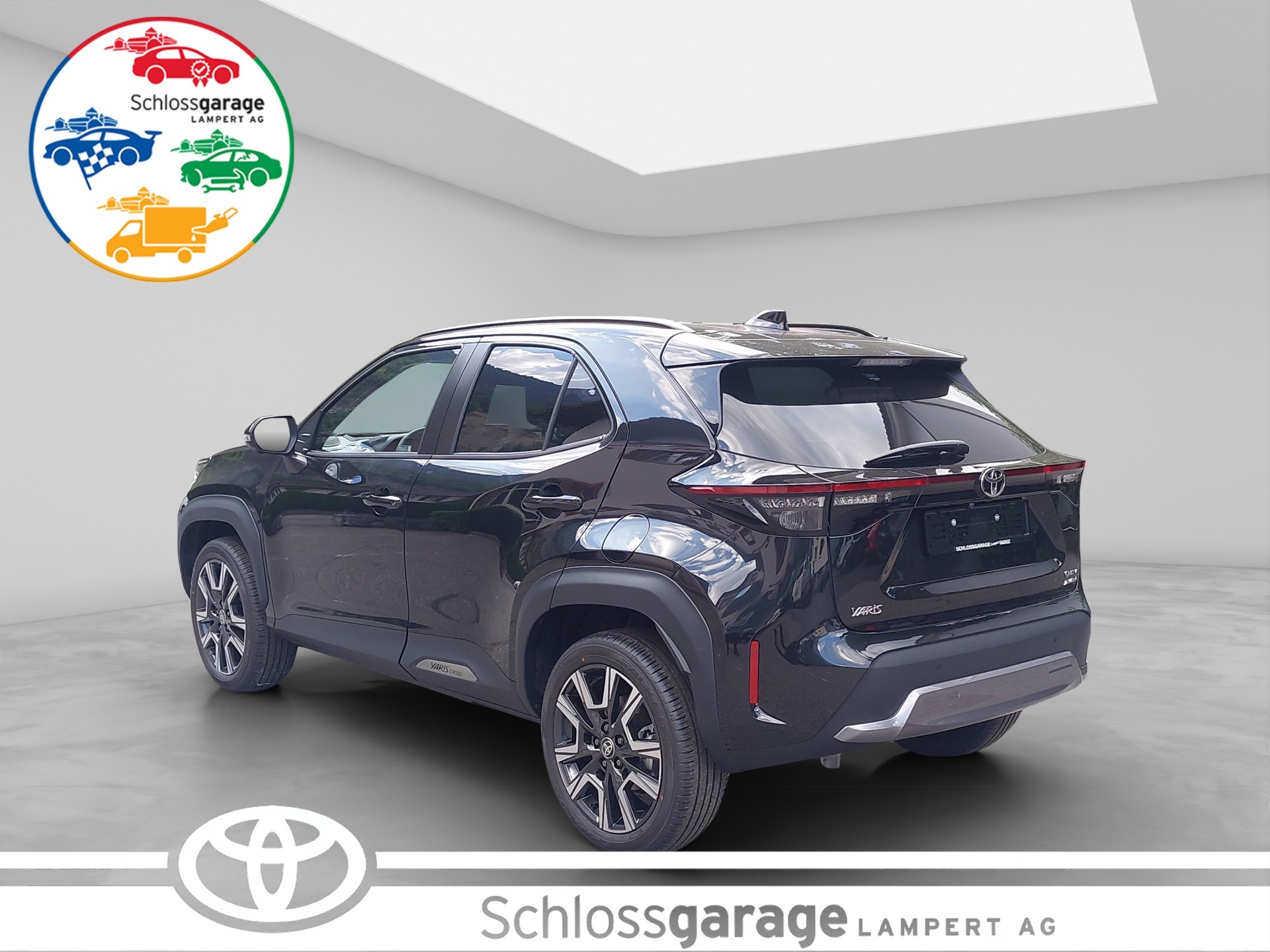 TOYOTA Yaris Cross 1.5 VVT-i HSD Premium AWD-i-showroom-element-3