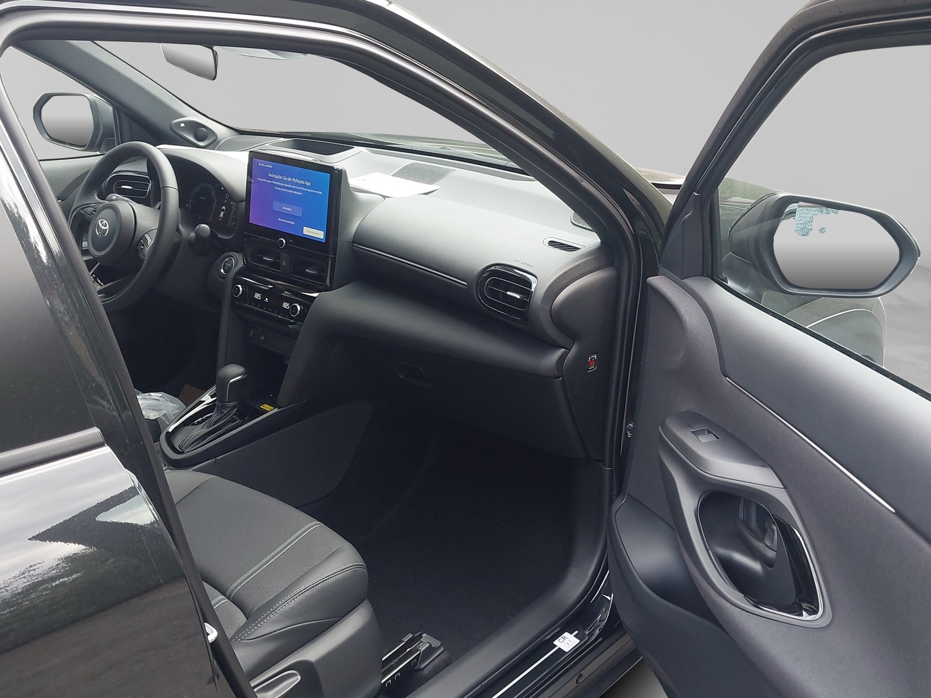 TOYOTA Yaris Cross 1.5 VVT-i HSD Premium AWD-i-image-16