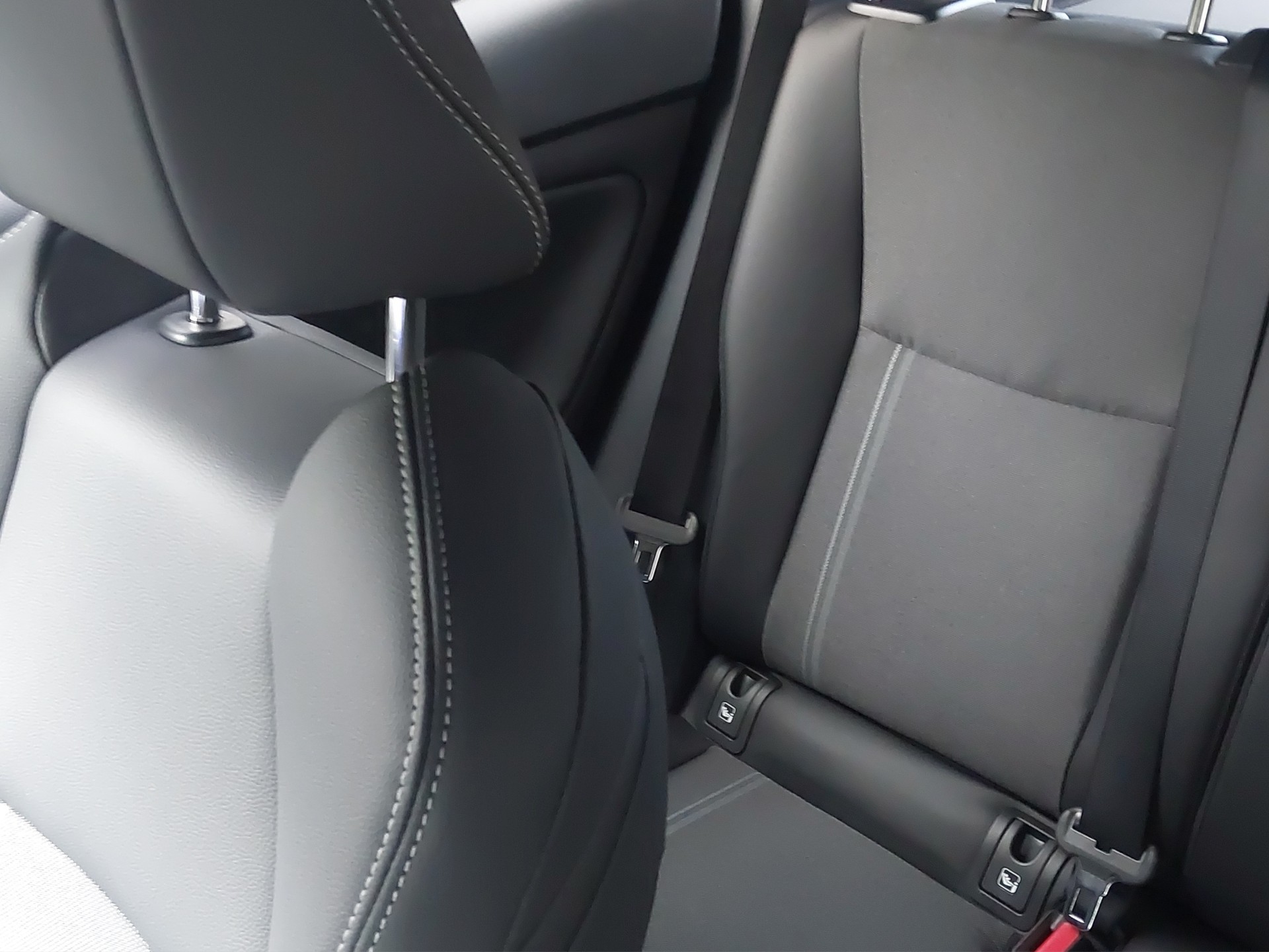TOYOTA Yaris Cross 1.5 VVT-i HSD Premium AWD-i-image-12