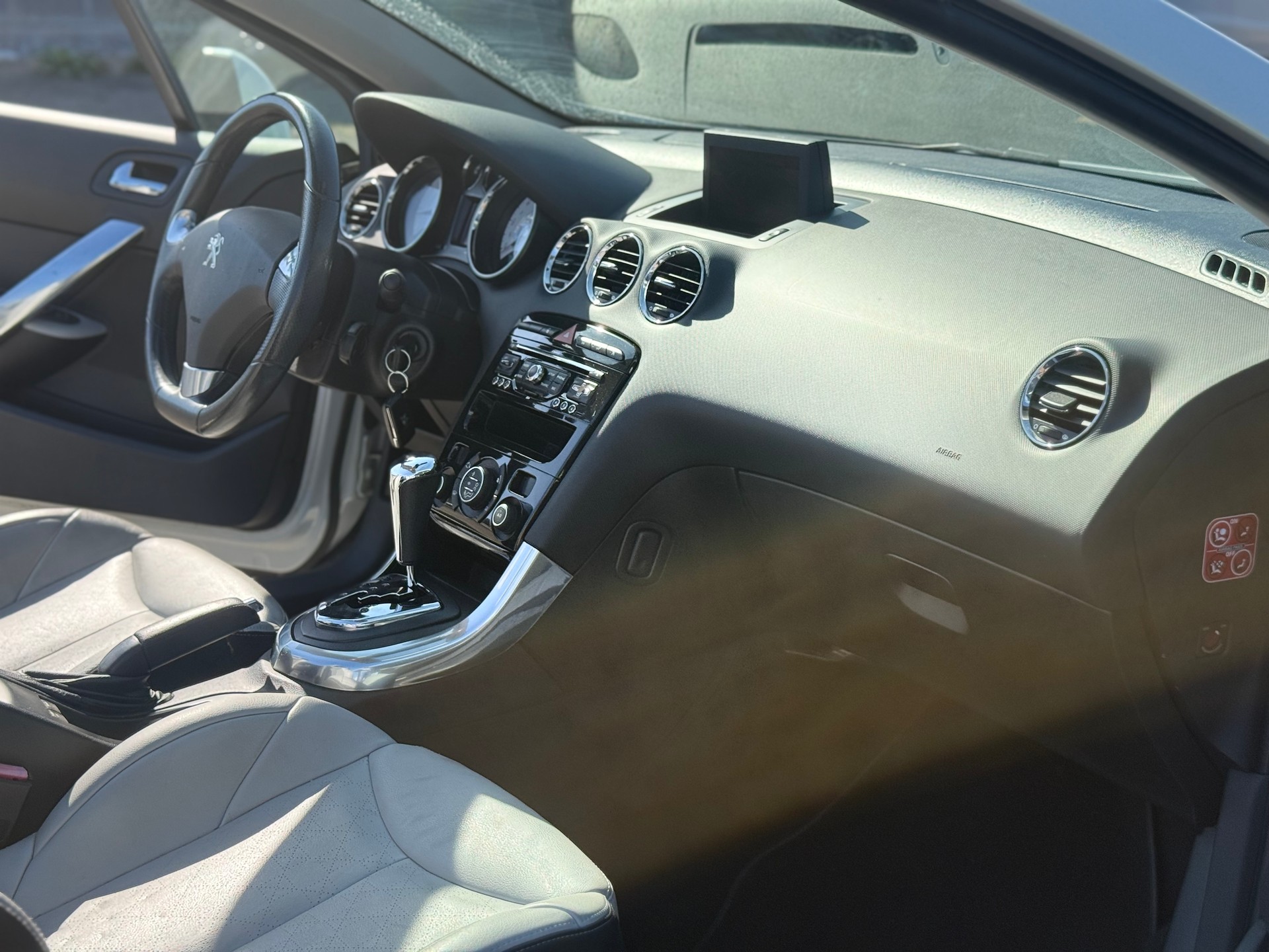 PEUGEOT 308 CC 1.6 16V Turbo R.Garros Automatic-image-5