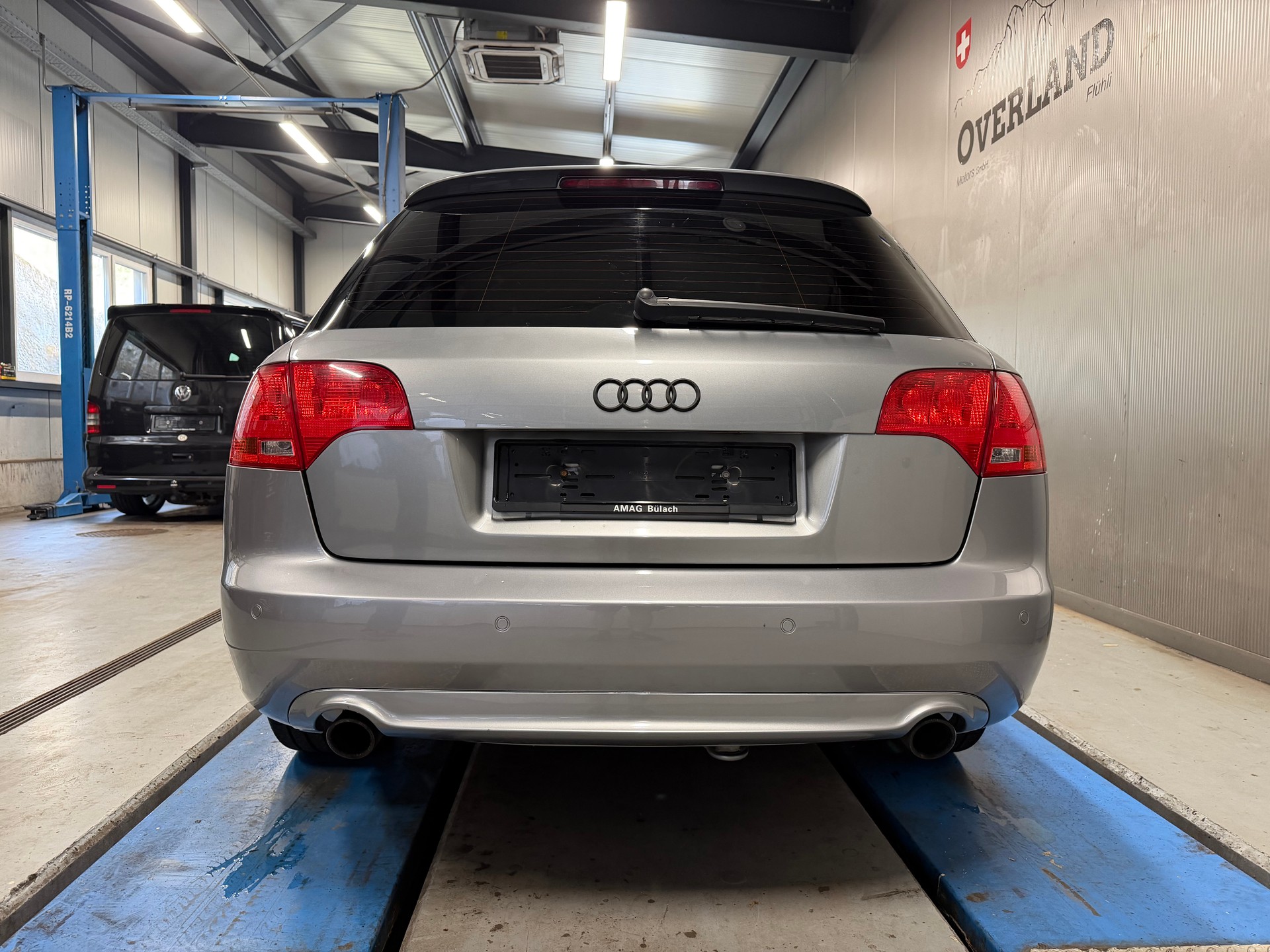 AUDI A4 Avant 2.0 Turbo FSI quattro-showroom-element-3