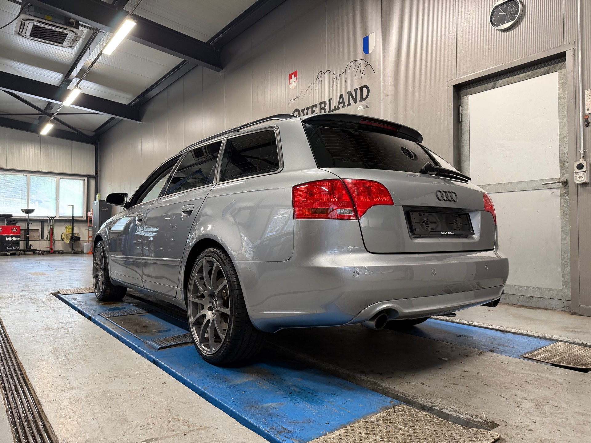 AUDI A4 Avant 2.0 Turbo FSI quattro-showroom-element-2