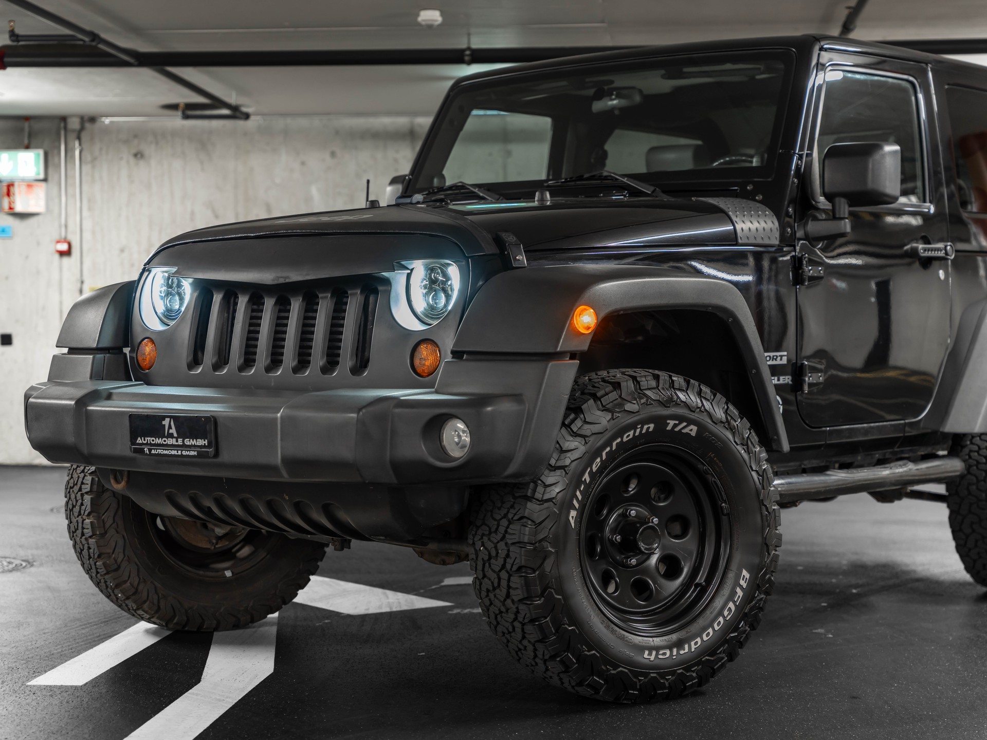 JEEP Wrangler 2.8 CRD Sport Automatic-showroom-element-1