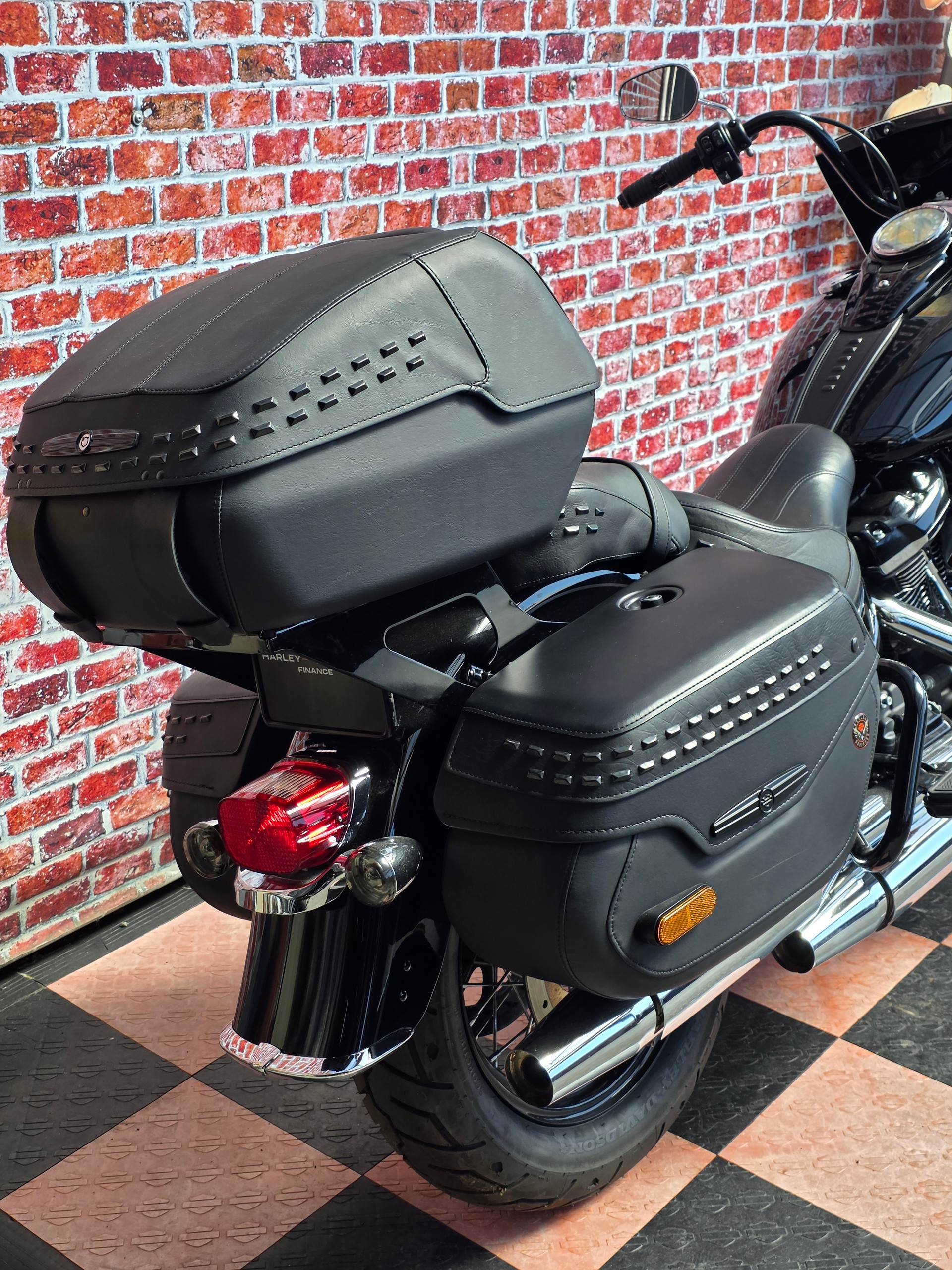 HARLEY-DAVIDSON FLHCS Heritage Classic 114 ABS-image-8