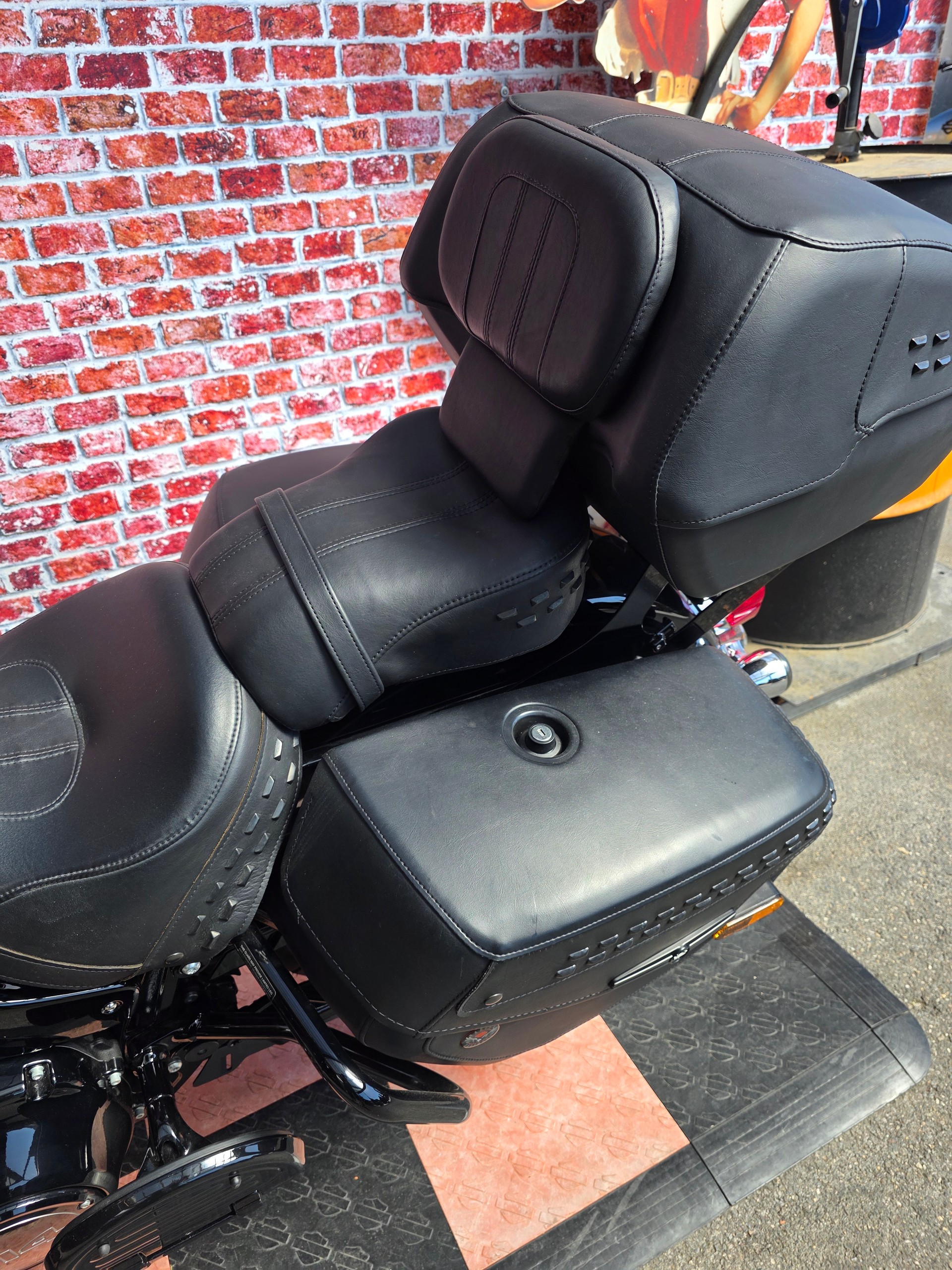 HARLEY-DAVIDSON FLHCS Heritage Classic 114 ABS-image-9