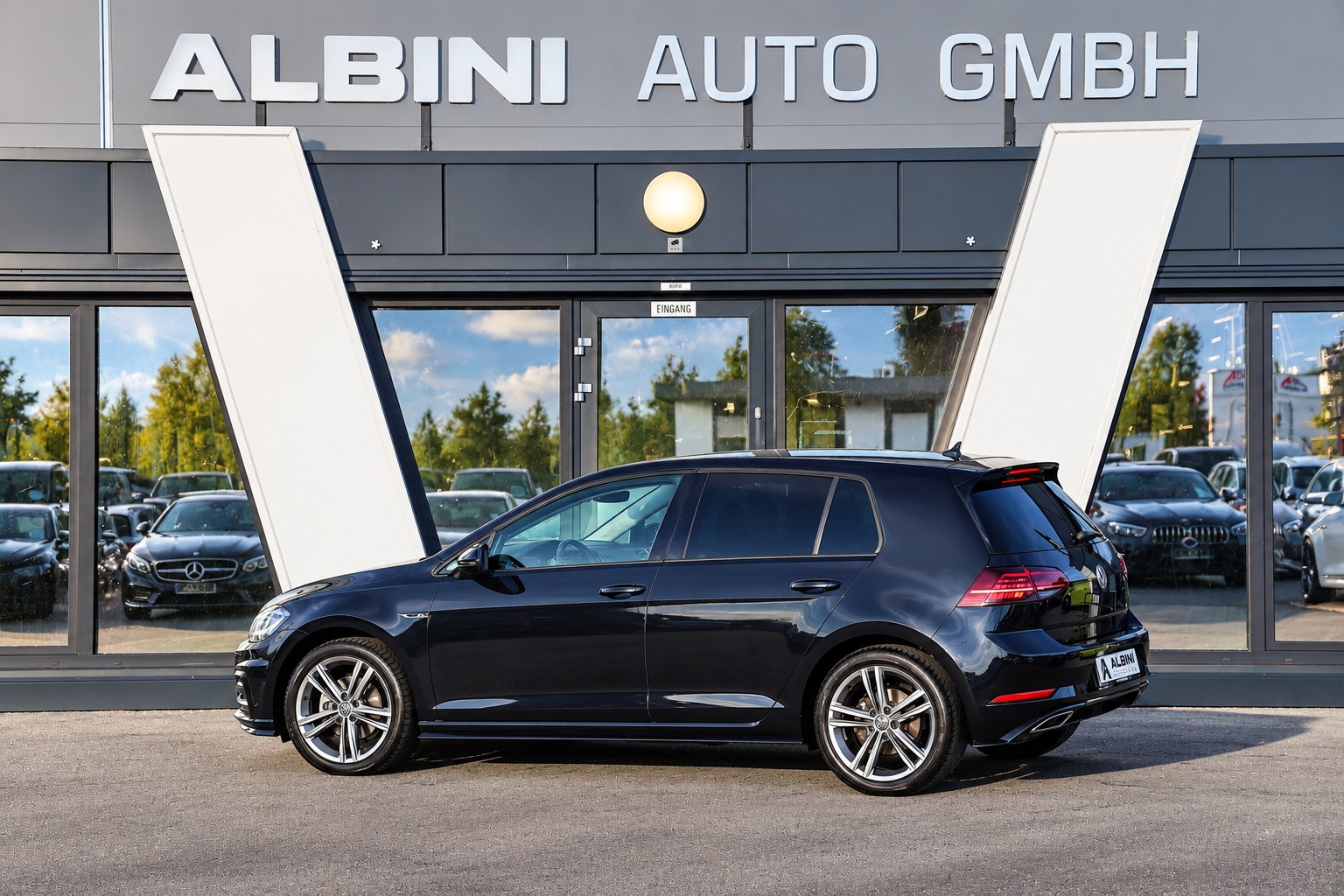 VW Golf VII 2.0 TDI R-Line-showroom-element-3