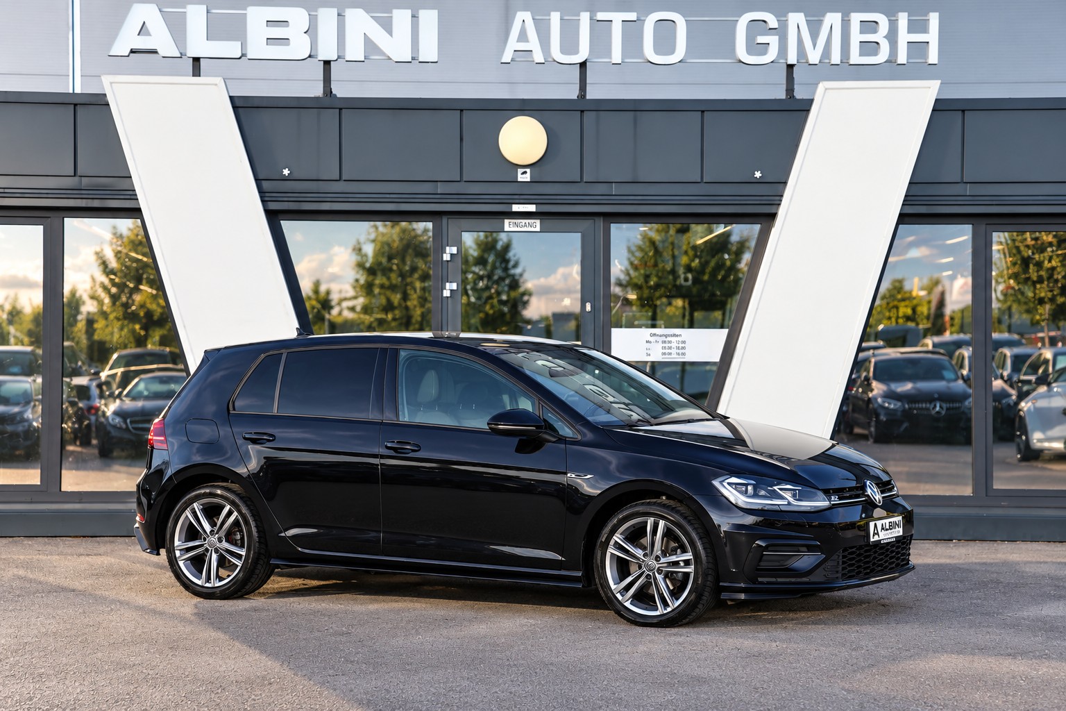 VW Golf VII 2.0 TDI R-Line-showroom-element-1