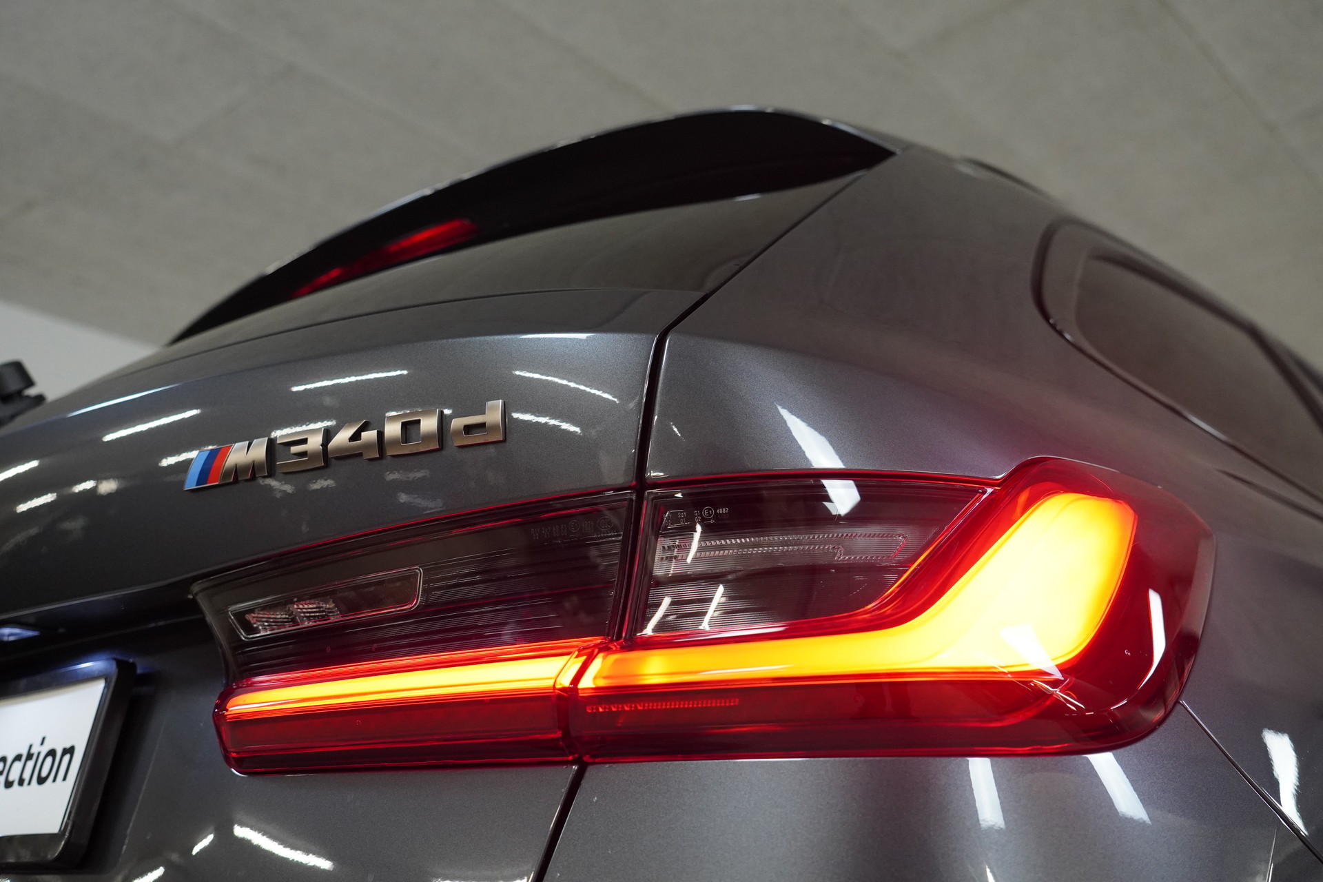 BMW M340d xDrive 48V Touring Steptronic Sport-image-15