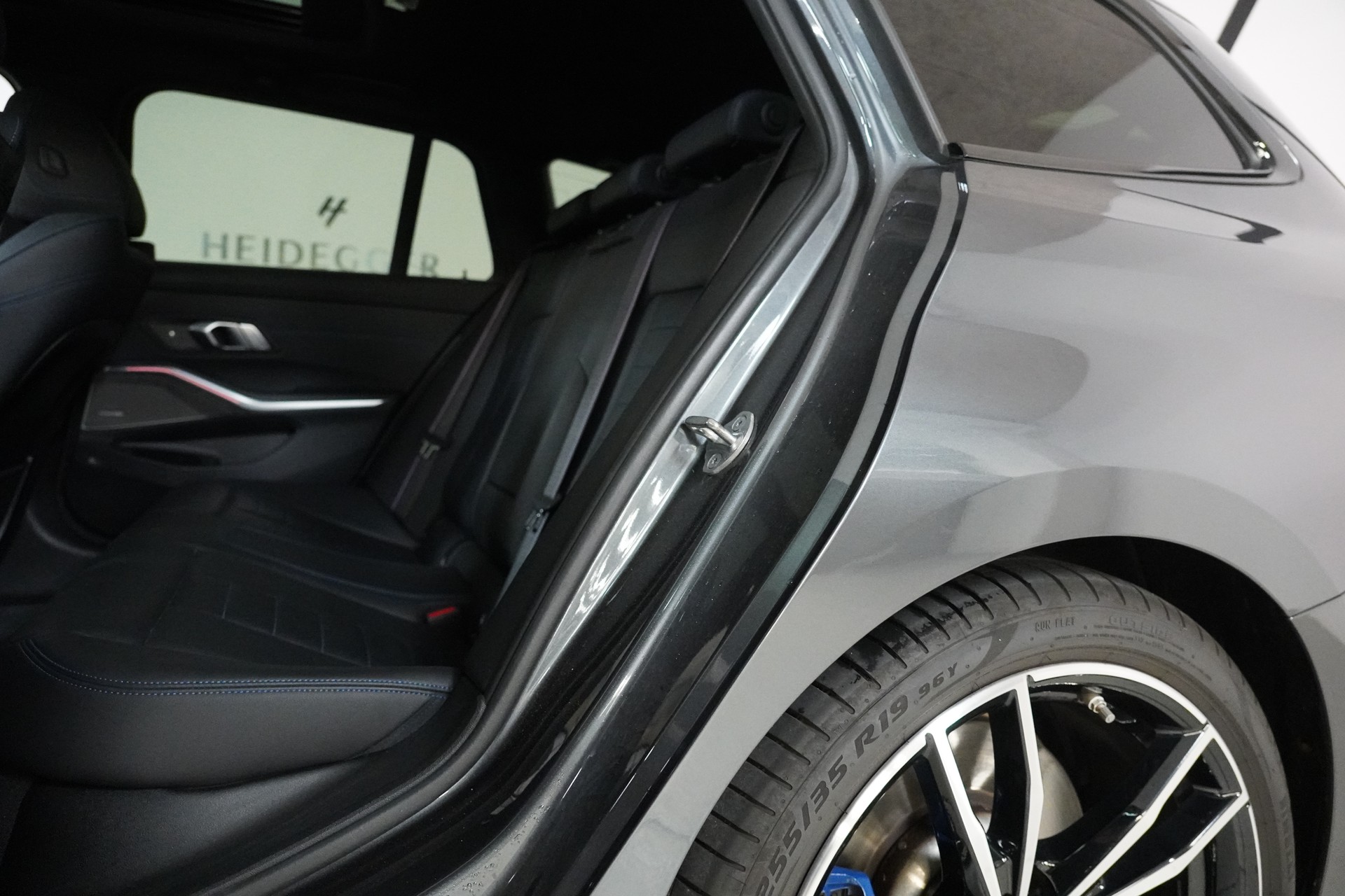 BMW M340d xDrive 48V Touring Steptronic Sport-image-12