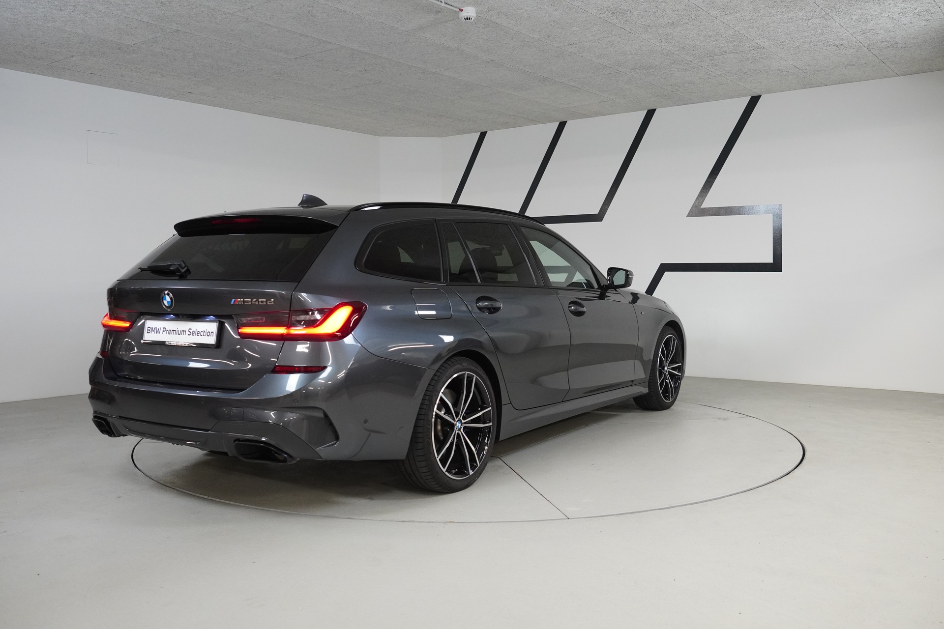 BMW M340d xDrive 48V Touring Steptronic Sport-image-6