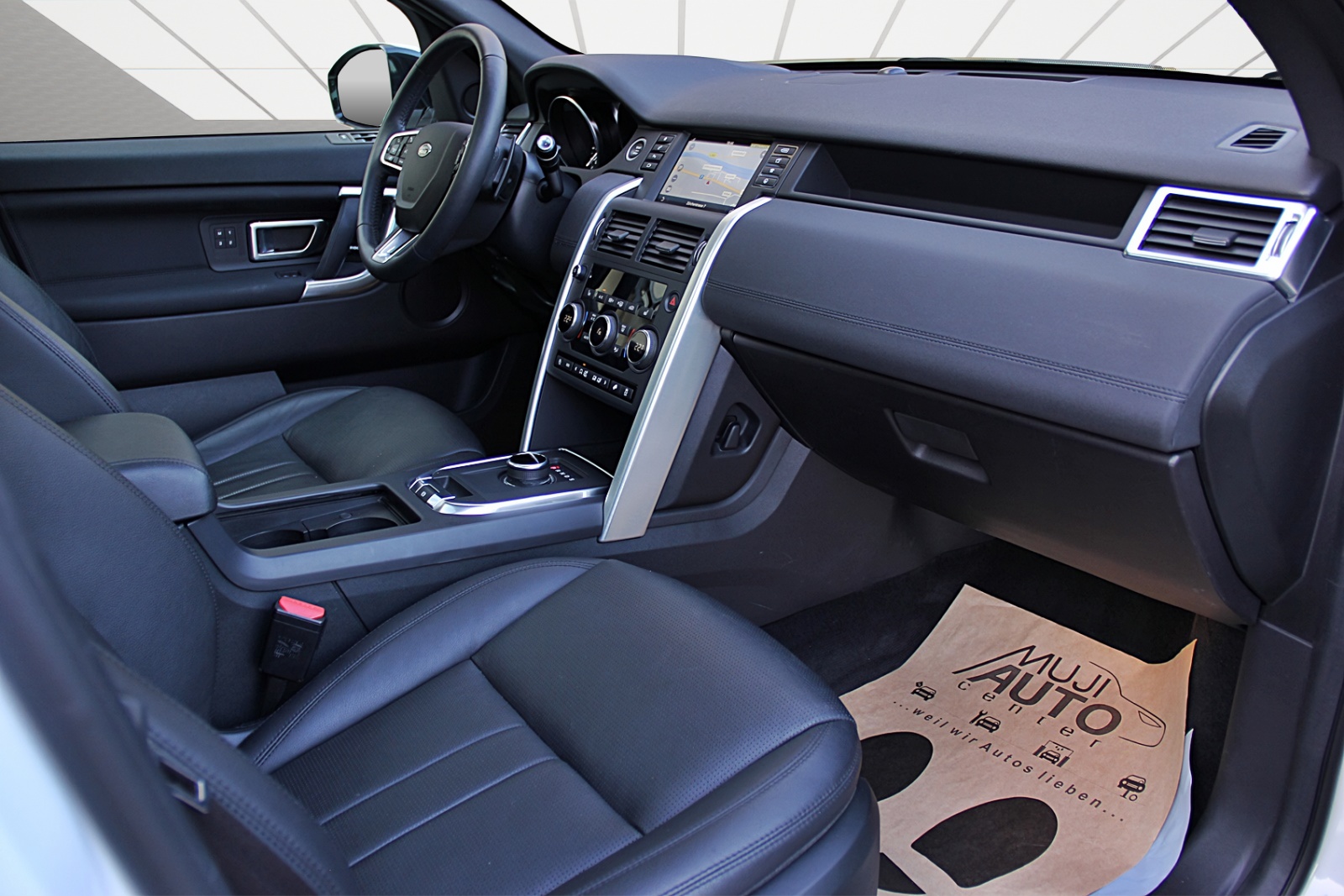 LAND ROVER Discovery Sport 2.0 TD4 SE AT9-image-12