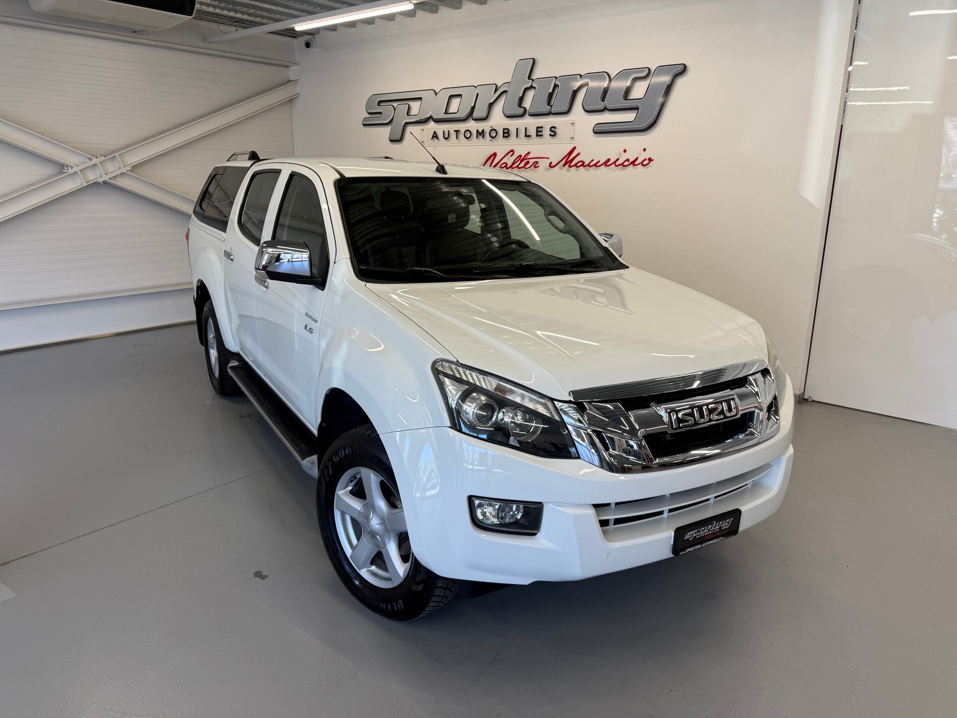 ISUZU D-MAX 2.5 Crew Cab Solar 4x4 A