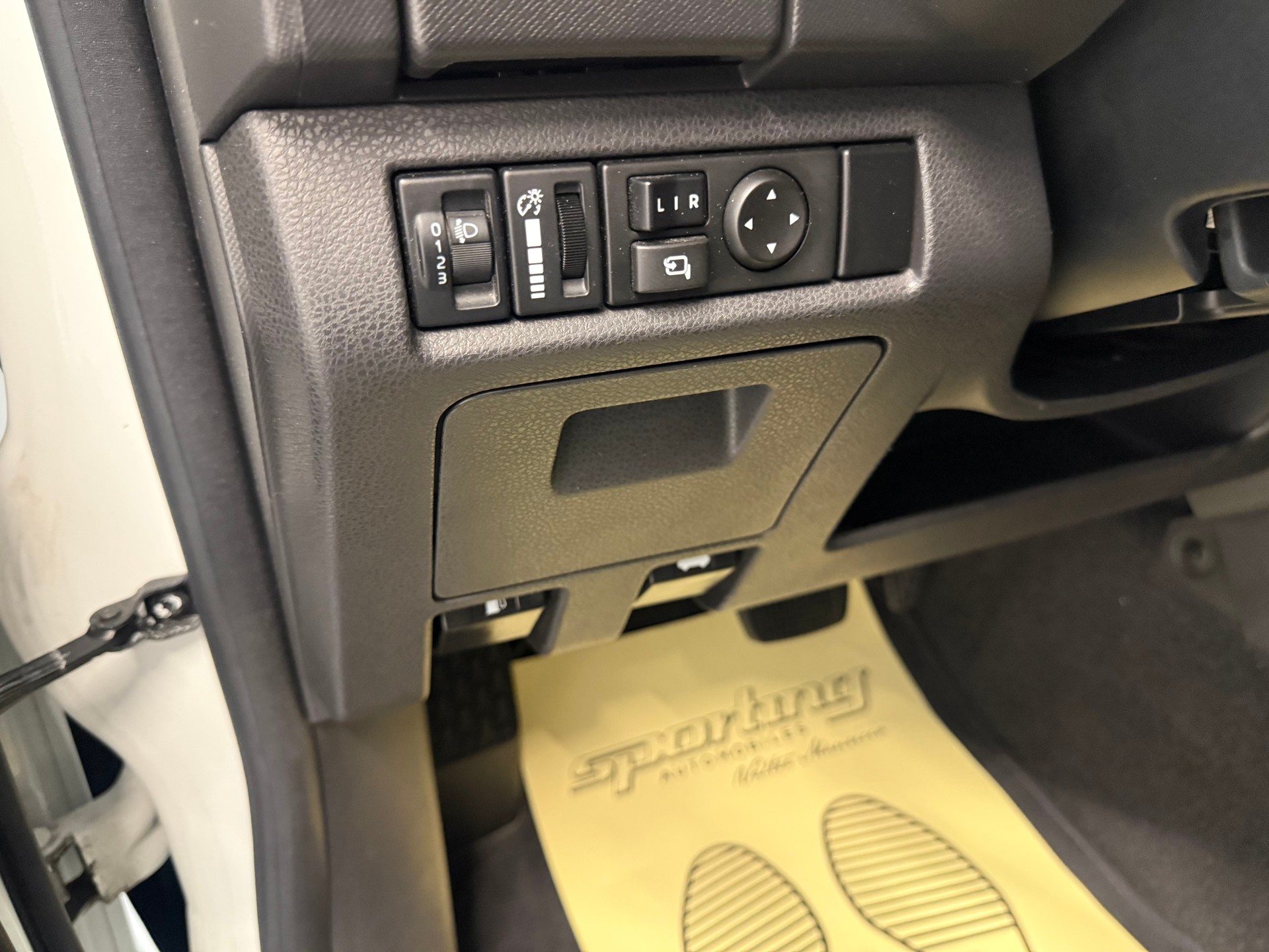 ISUZU D-MAX 2.5 Crew Cab Solar 4x4 A-image-22
