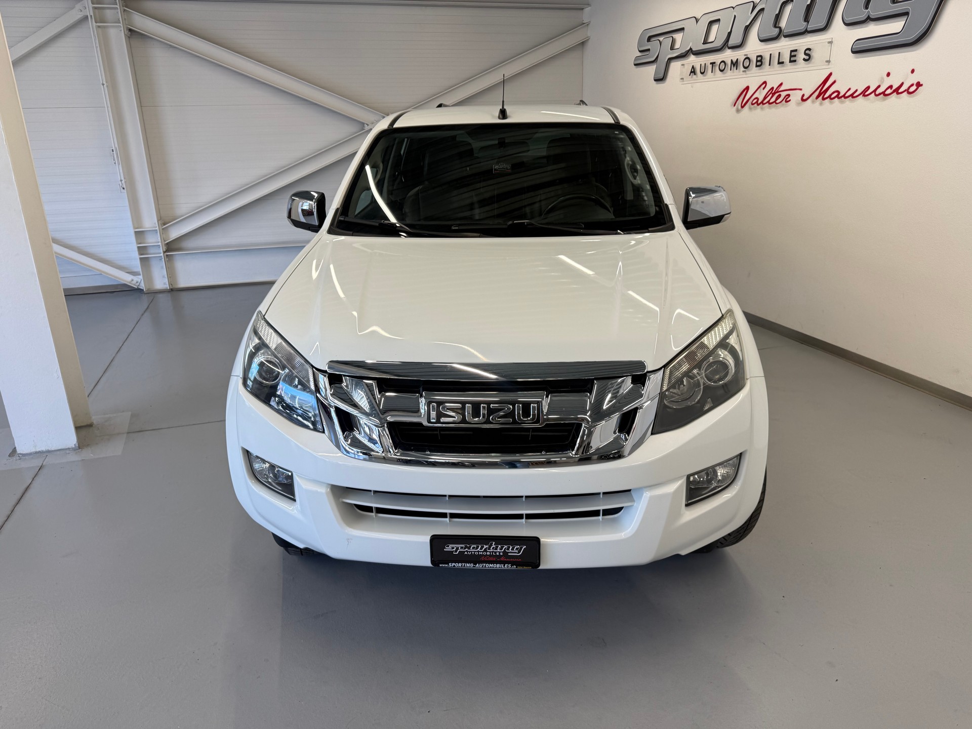 ISUZU D-MAX 2.5 Crew Cab Solar 4x4 A-showroom-element-3