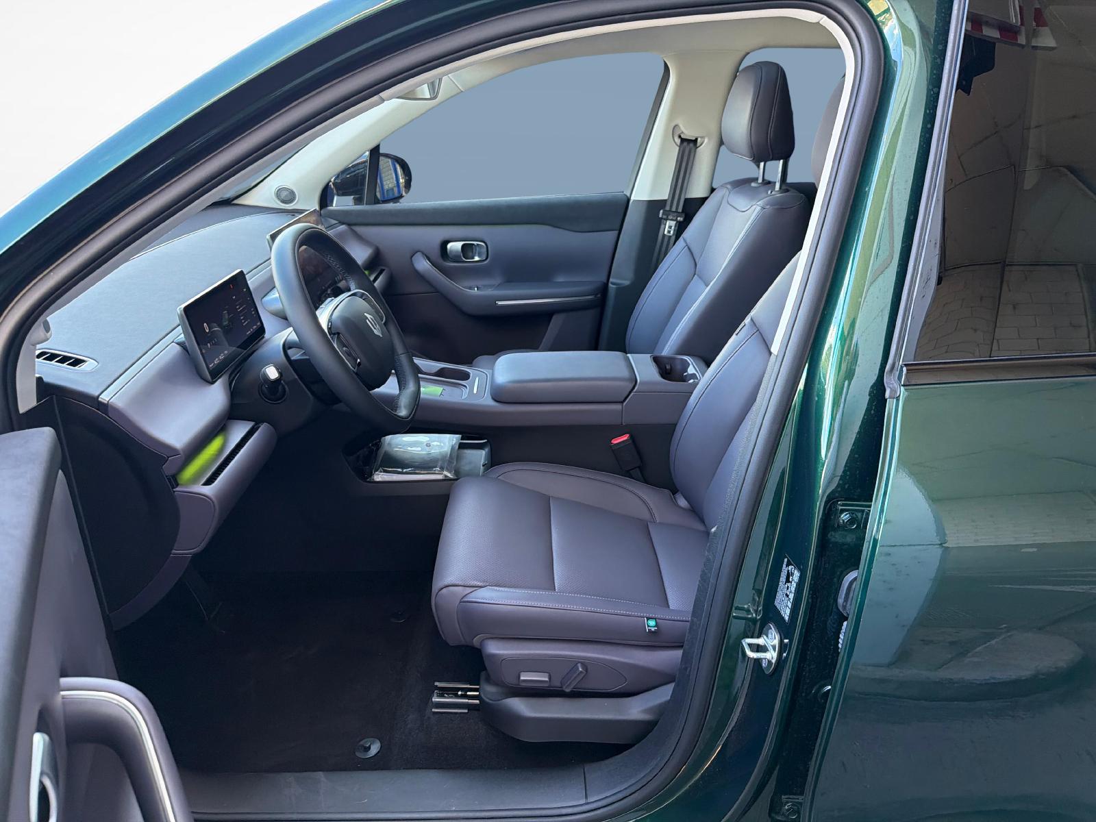 LEAPMOTOR C10 1.5 REEV Design-image-17