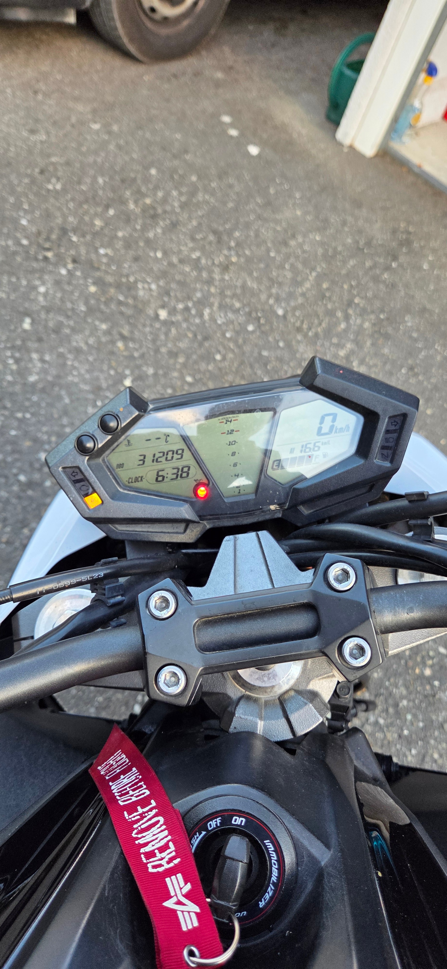 KAWASAKI Z 800 e version ABS-image-3