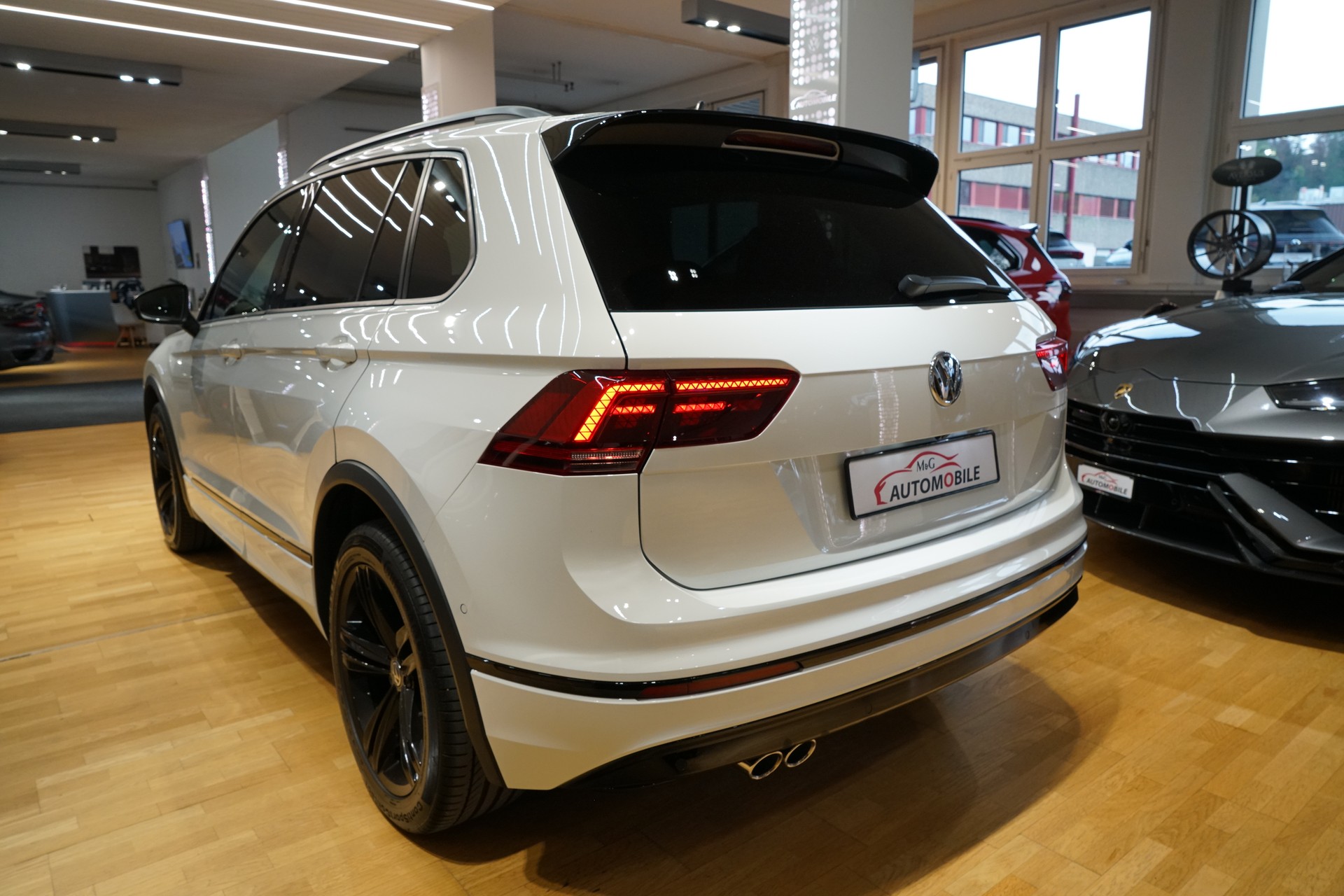 VW Tiguan 2.0 TDI SCR R-Line 4Motion DSG-image-4