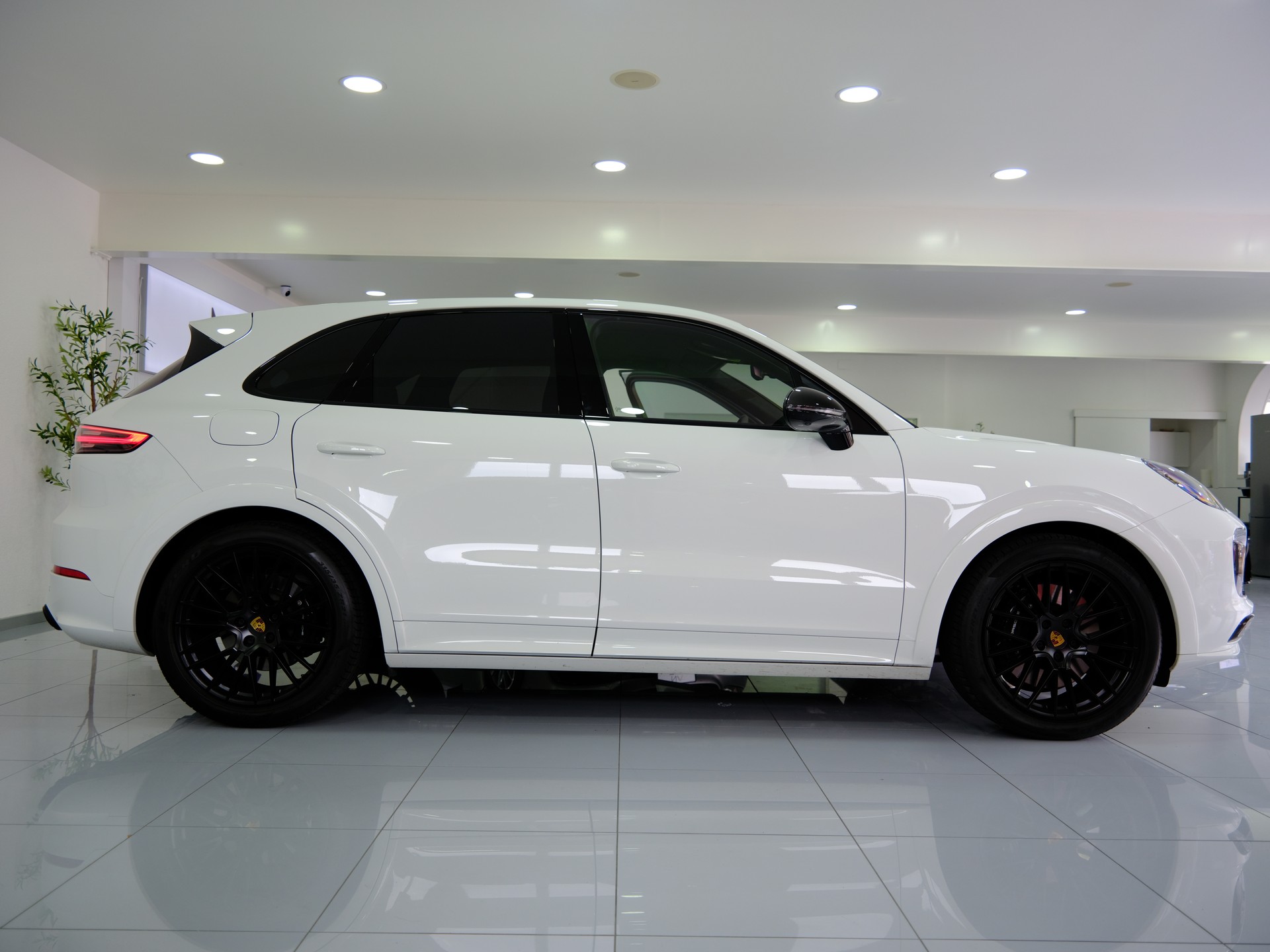 PORSCHE Cayenne GTS *Burmester* *360° Kamera* *Approved Garantie*-image-9