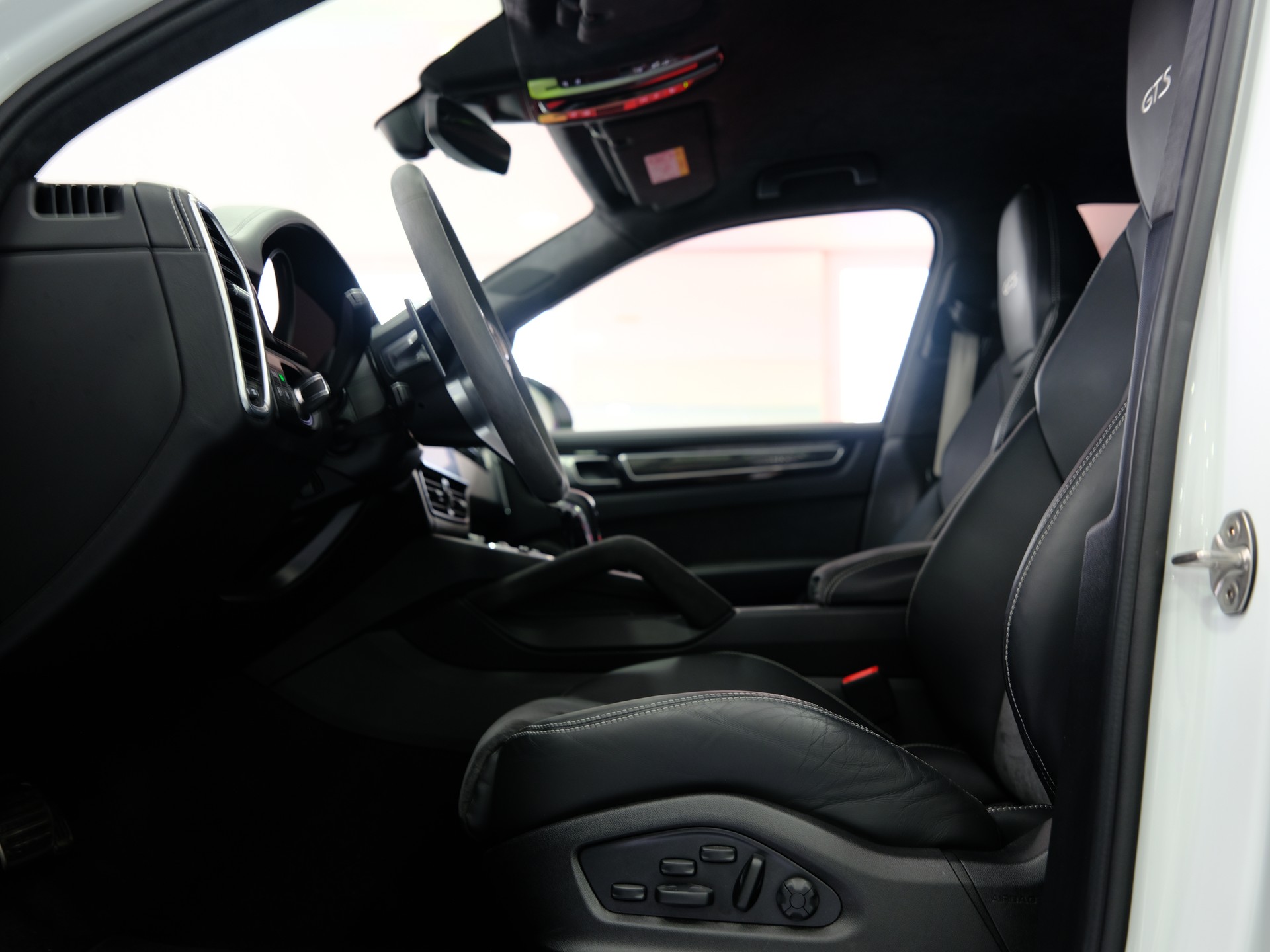PORSCHE Cayenne GTS *Burmester* *360° Kamera* *Approved Garantie*-image-18