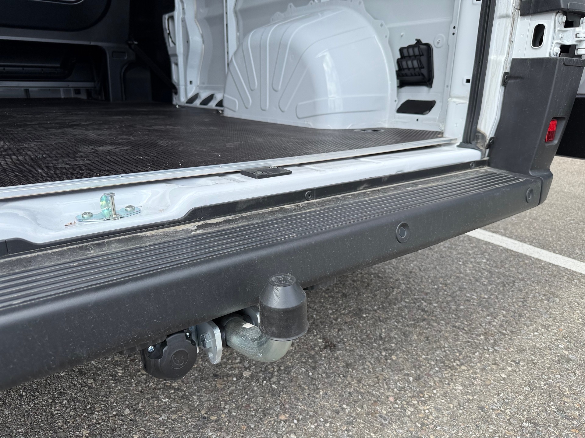 FIAT Ducato 35 L3H2 2.2MTJ 140 PS 7 Sitze 270° Garantie bis 10.2027 / 120'000 km-image-8