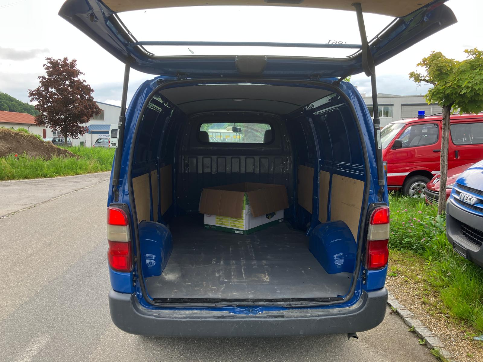 TOYOTA Hiace D-4D Kombi LWB-image-1