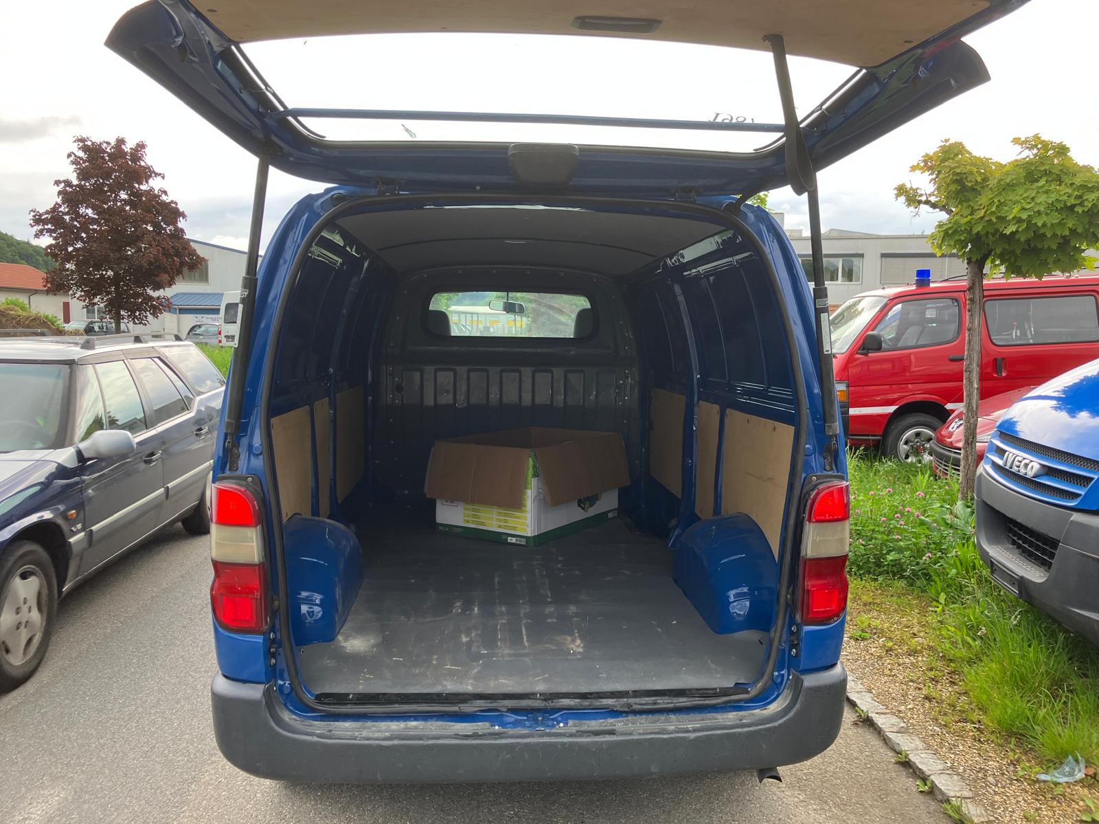 TOYOTA Hiace D-4D Kombi LWB-image-6