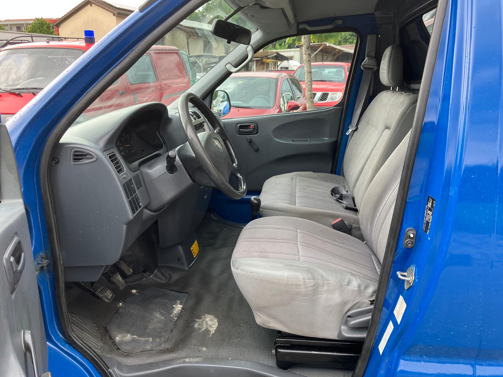 TOYOTA Hiace D-4D Kombi LWB-image-3
