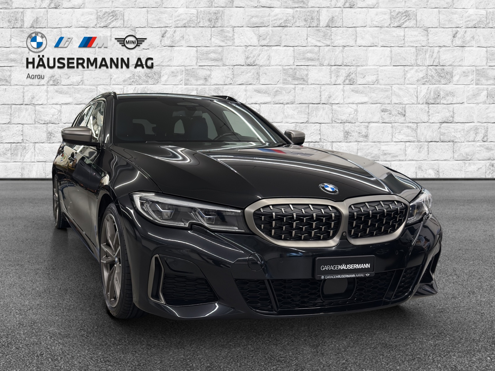 BMW M340i xDrive 48V Touring-showroom-element-2