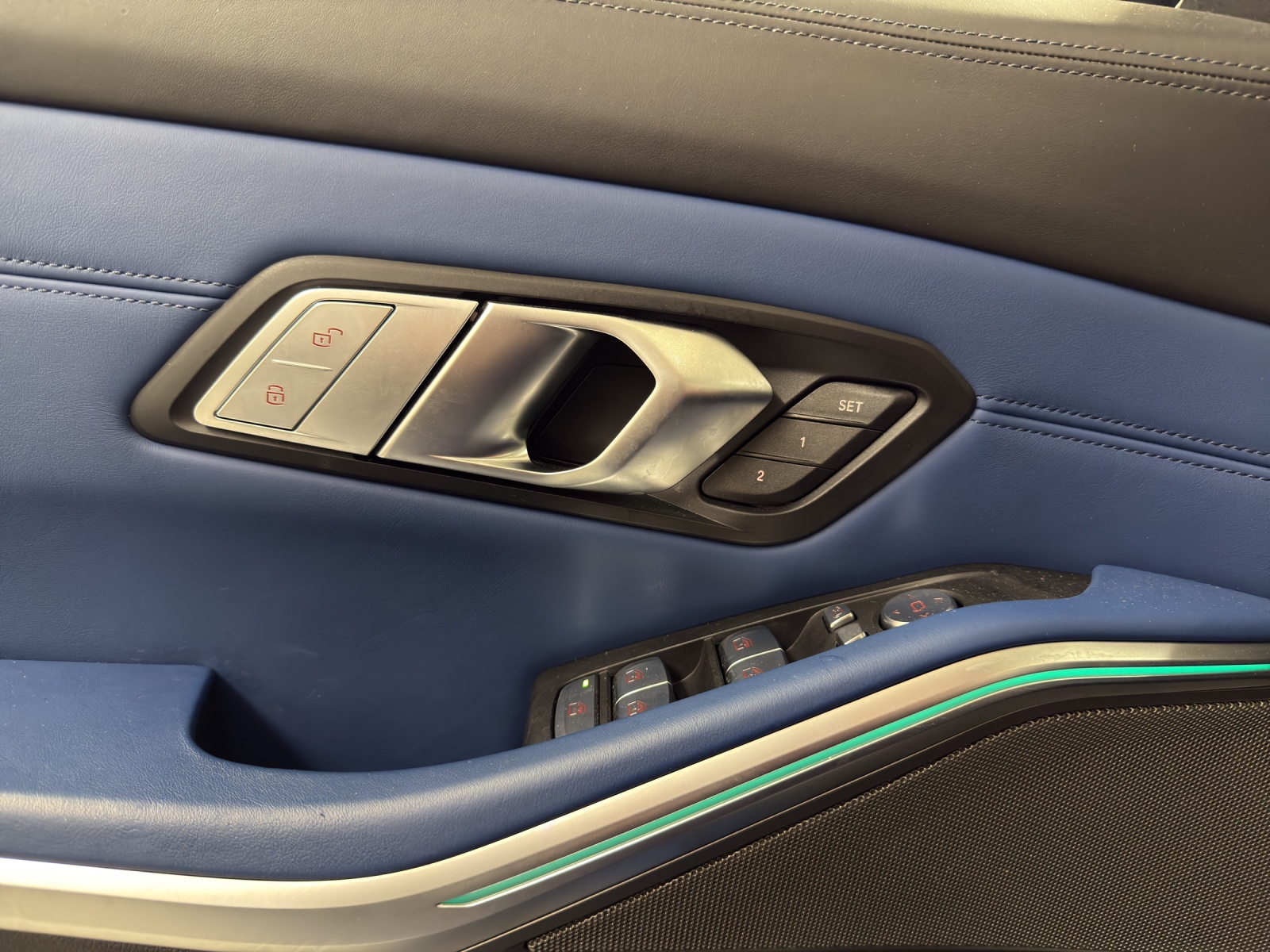 BMW M340i xDrive 48V Touring-image-11