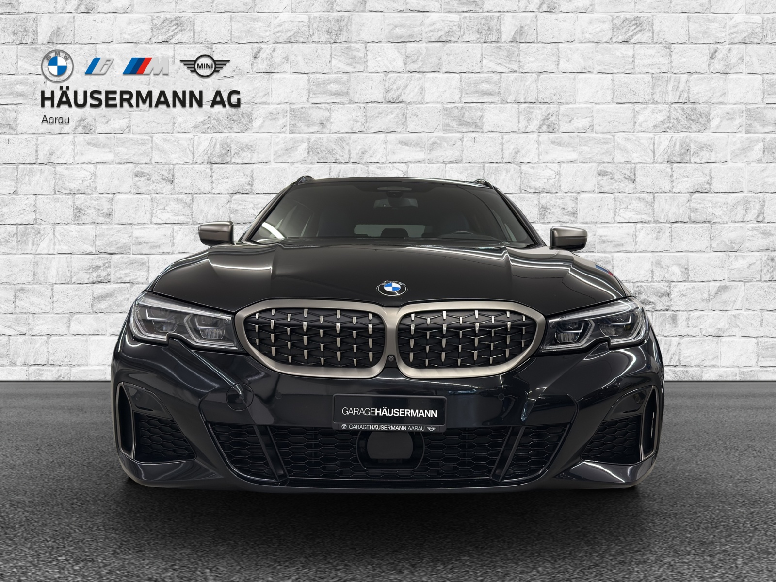 BMW M340i xDrive 48V Touring-showroom-element-1