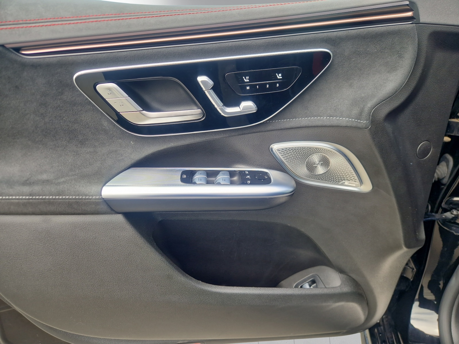 MERCEDES-BENZ EQE SUV AMG 43 4 Matic-image-13