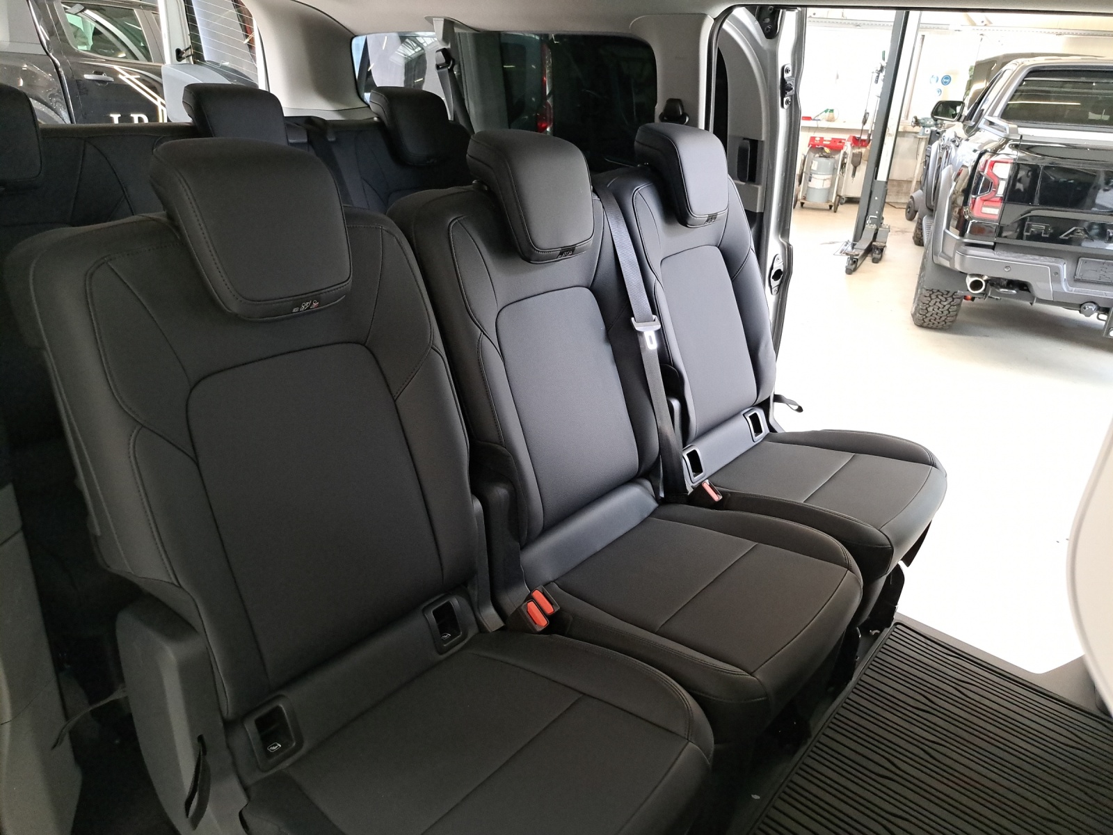 FORD Transit Custom Combi 320 L2H1 Trend Automatique-image-9