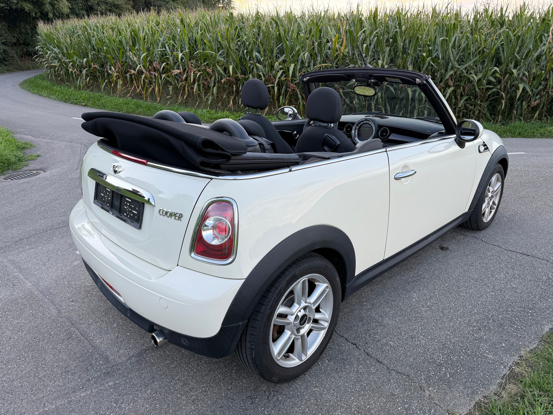 MINI Cooper Cabriolet-image-3