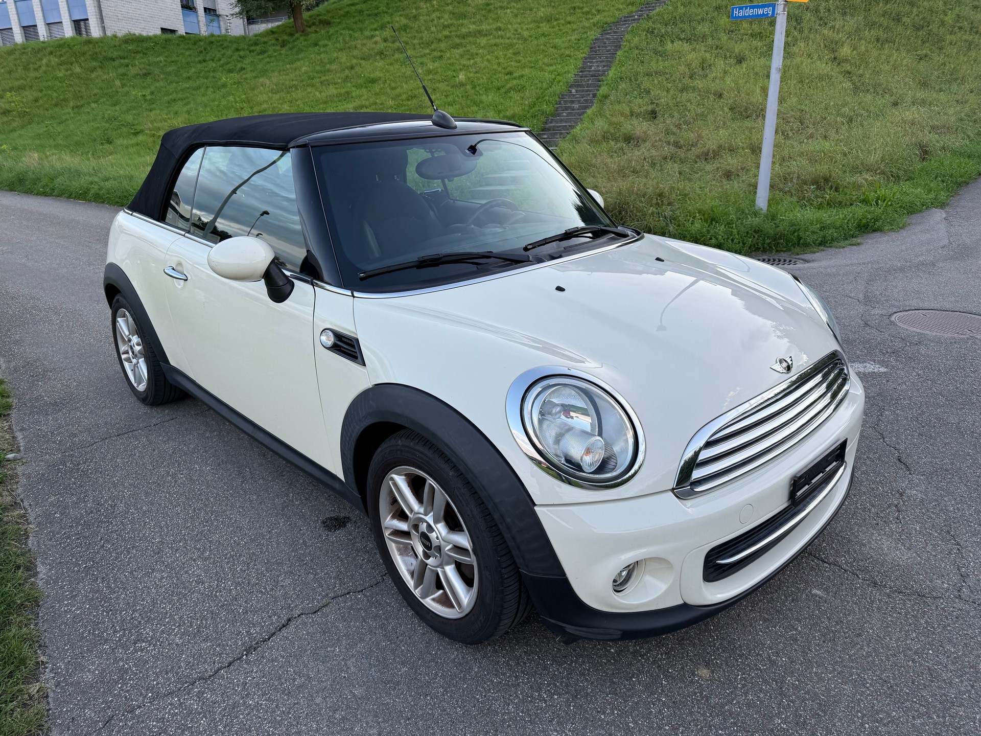 MINI Cooper Cabriolet-image-5