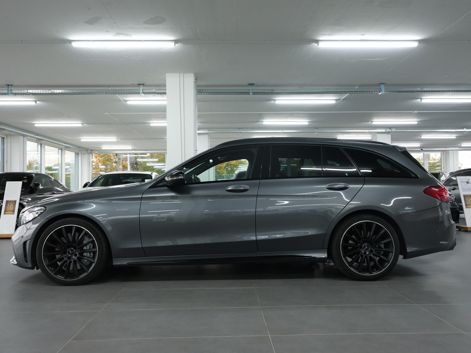 MERCEDES-BENZ C 43 AMG 4Matic 9G-Tronic-image-5