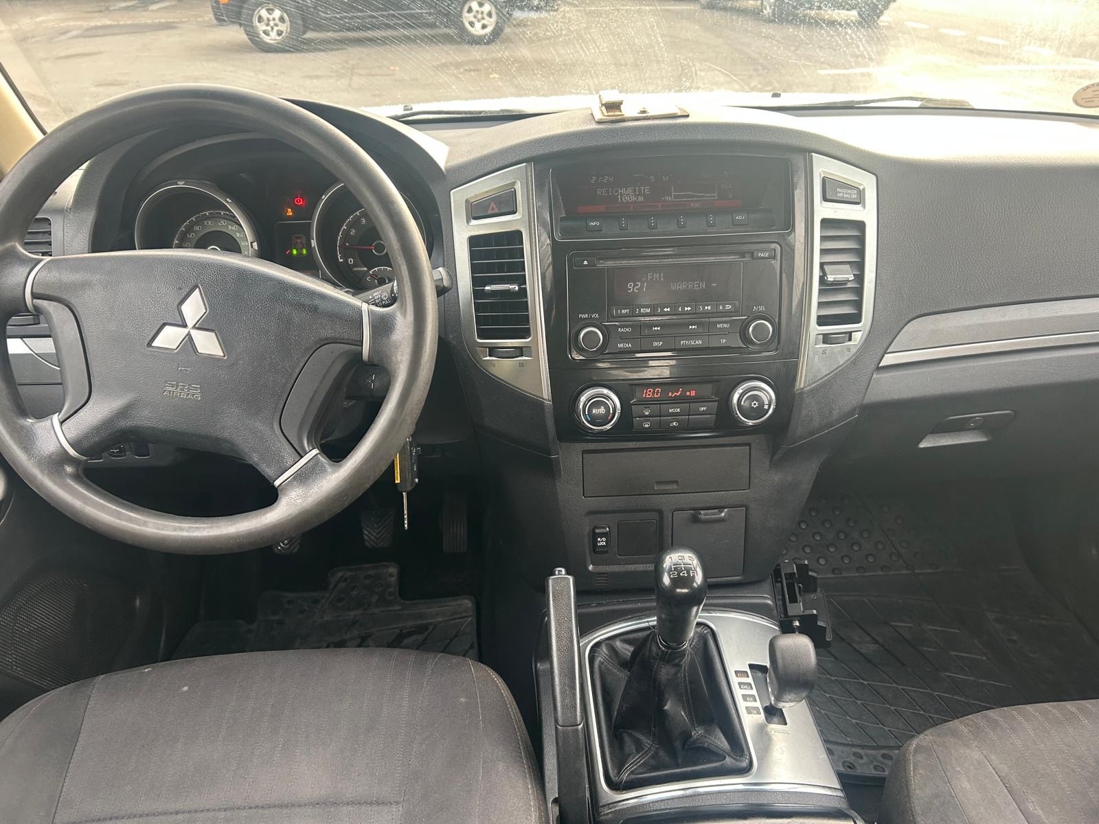 MITSUBISHI Pajero 3.2 DI-D Professional Plus-image-6