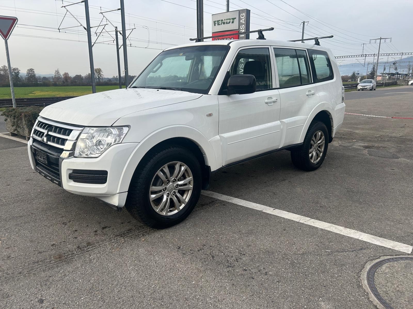 MITSUBISHI Pajero 3.2 DI-D Professional Plus-image-2