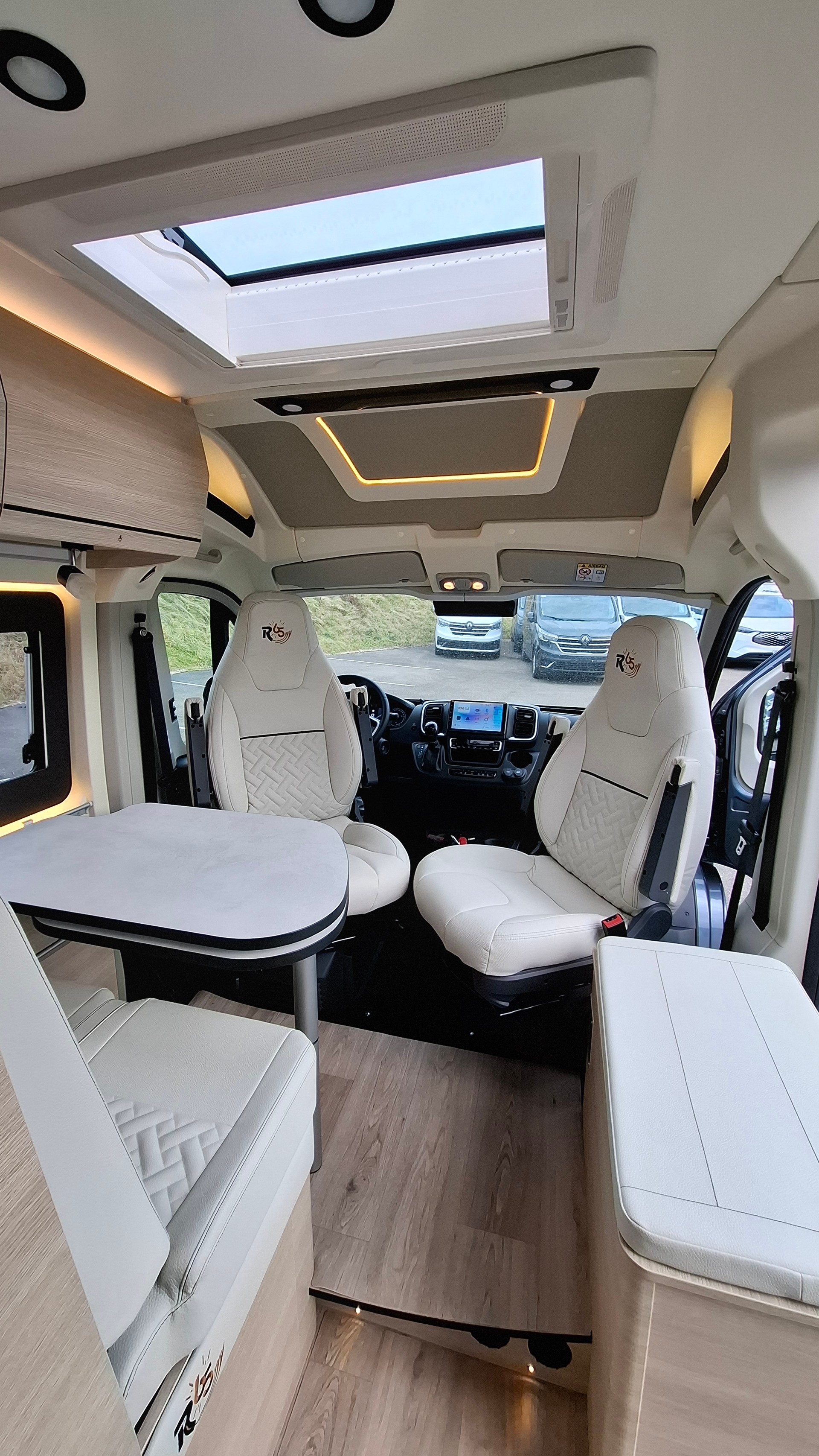 RAPIDO V62 65 ans-image-5