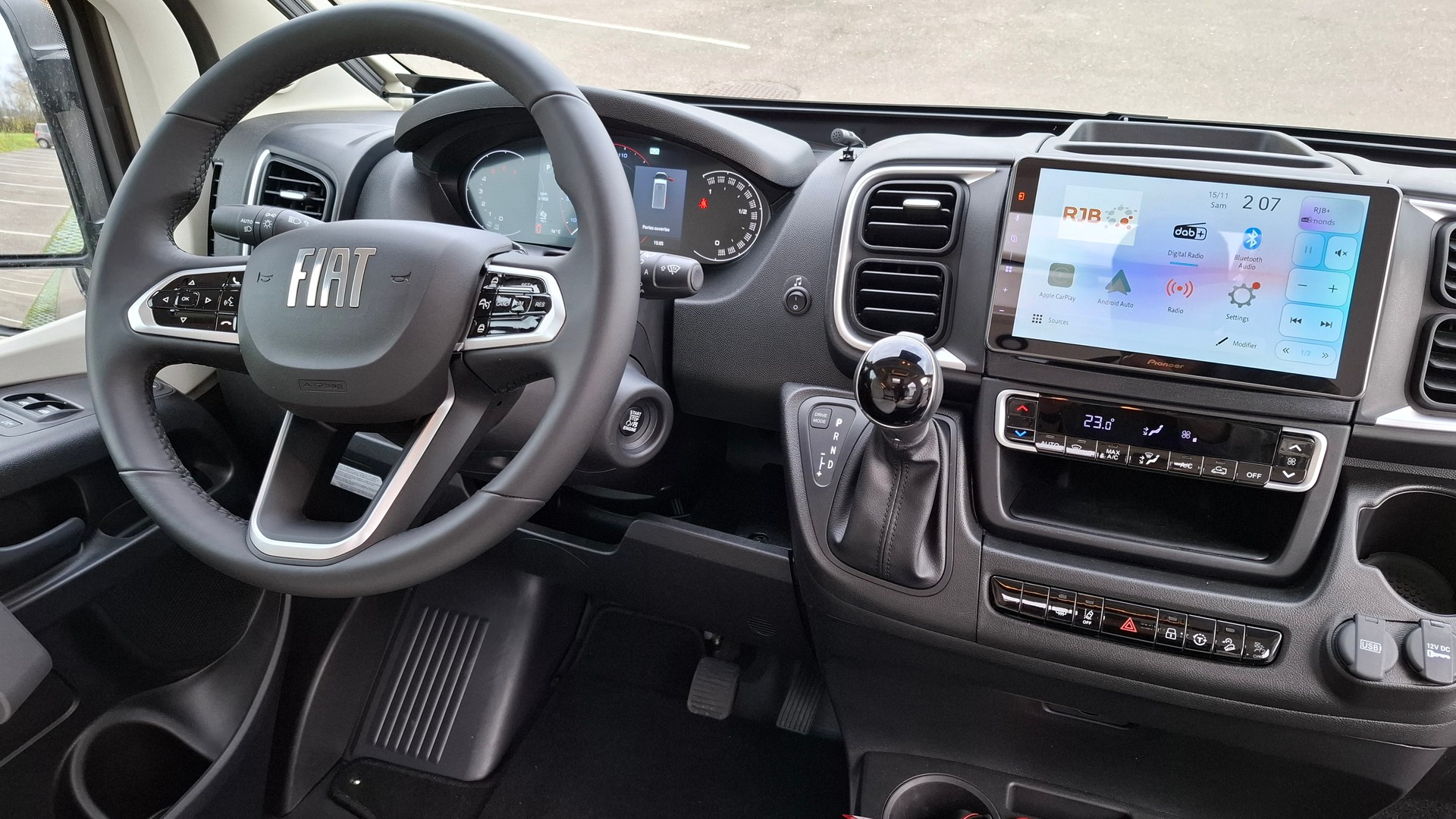RAPIDO V62 65 ans-image-3