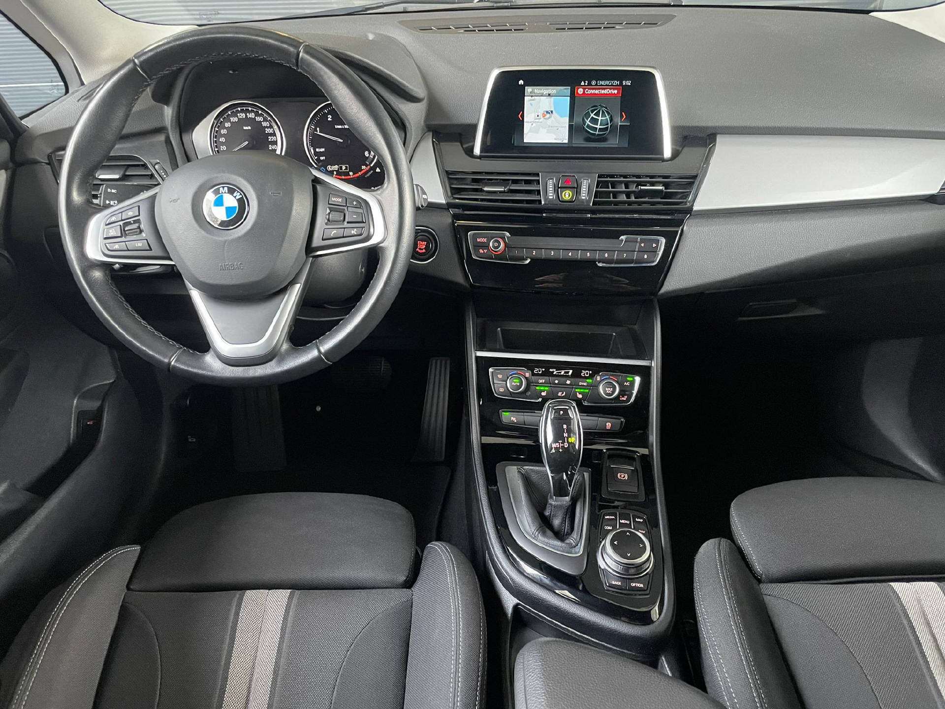 BMW 220d xDrive Gran Tourer-image-6