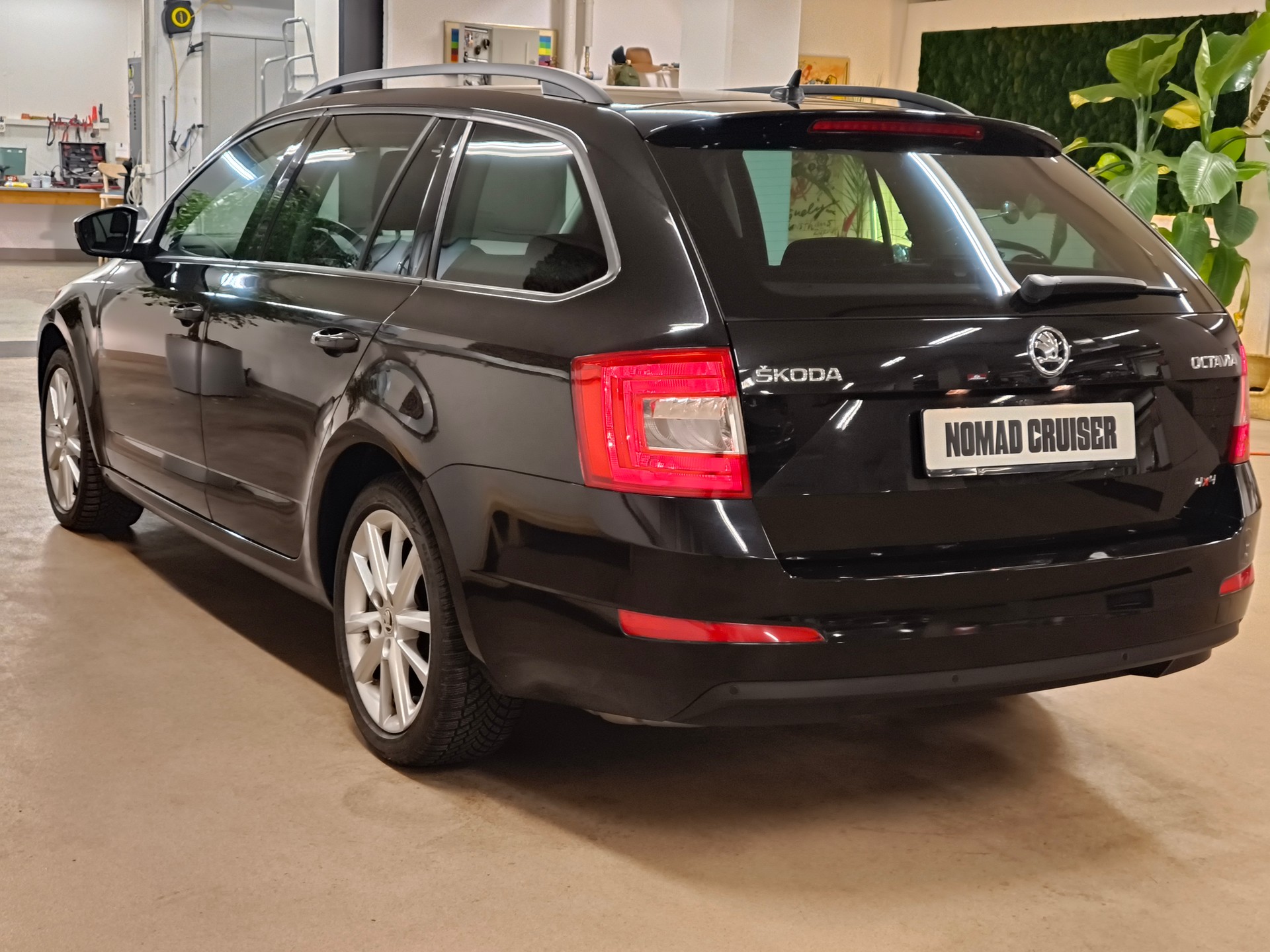 SKODA Octavia Combi 2.0 TDI Ambition 4x4 DSG-image-10