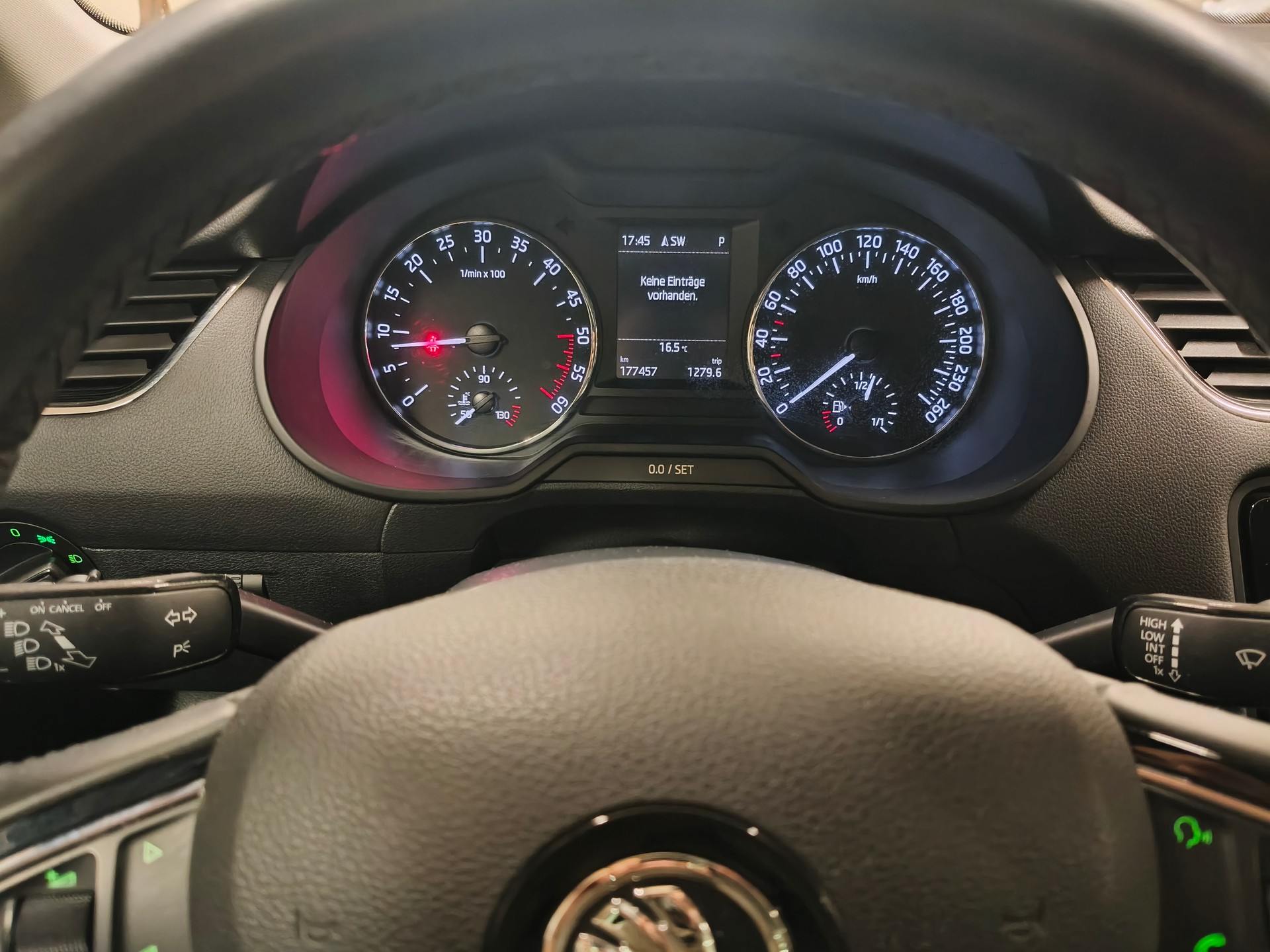 SKODA Octavia Combi 2.0 TDI Ambition 4x4 DSG-image-12