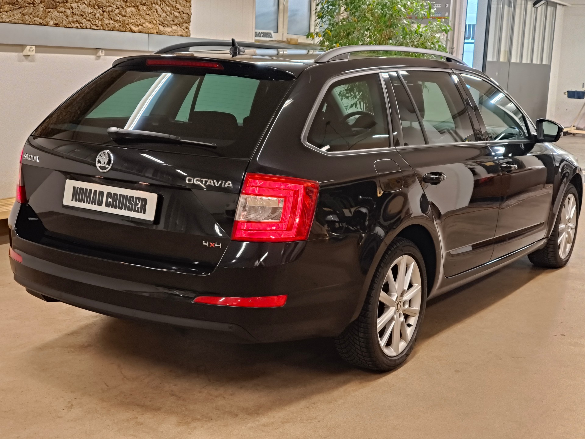 SKODA Octavia Combi 2.0 TDI Ambition 4x4 DSG-image-7