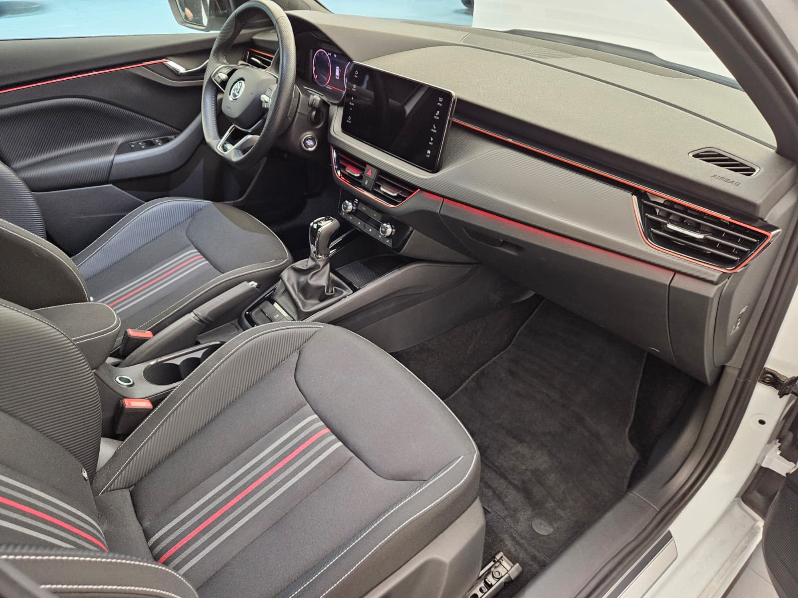 SKODA Kamiq 1.0 TSI Monte Carlo DSG-image-11