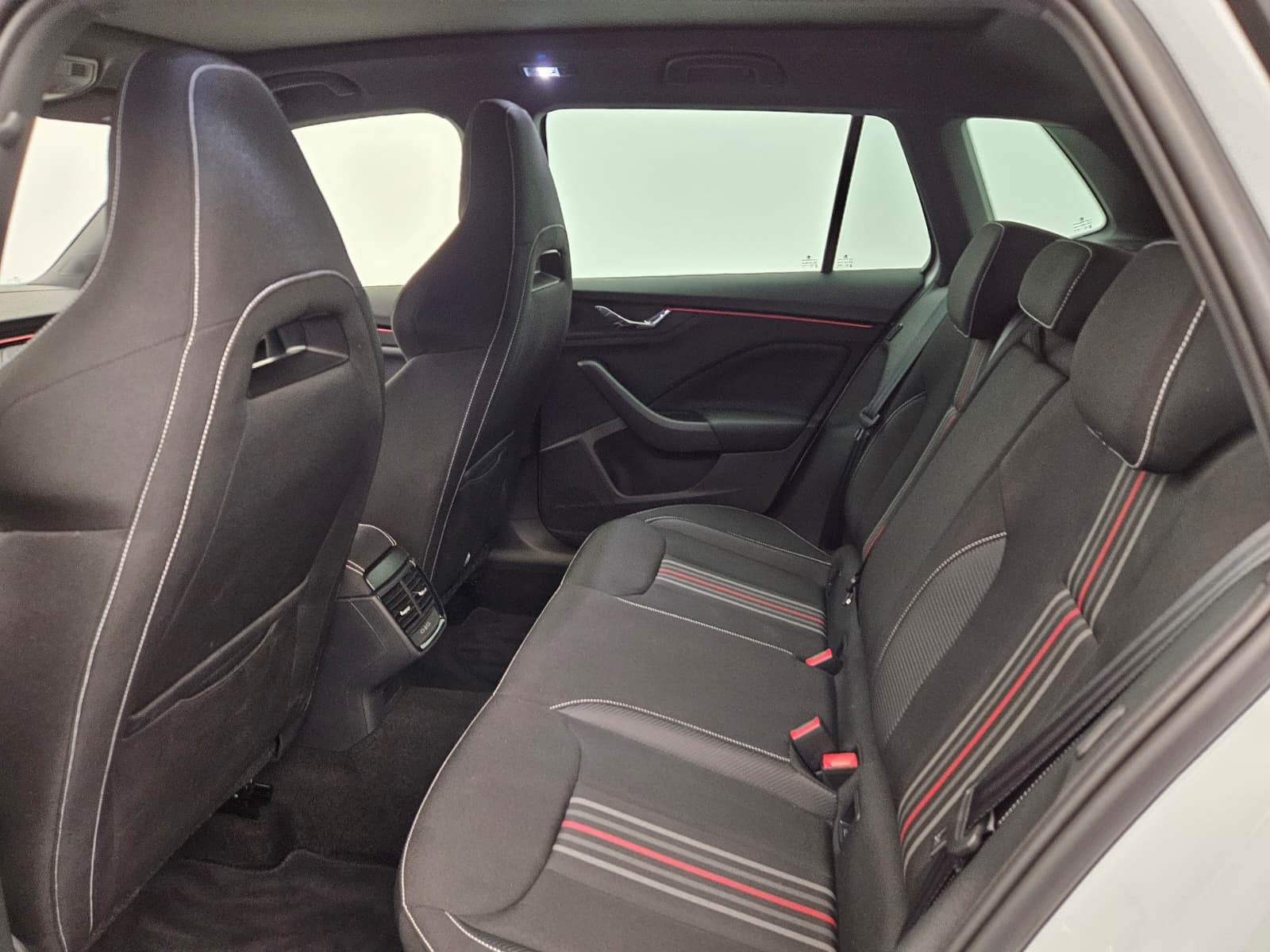 SKODA Kamiq 1.0 TSI Monte Carlo DSG-image-12
