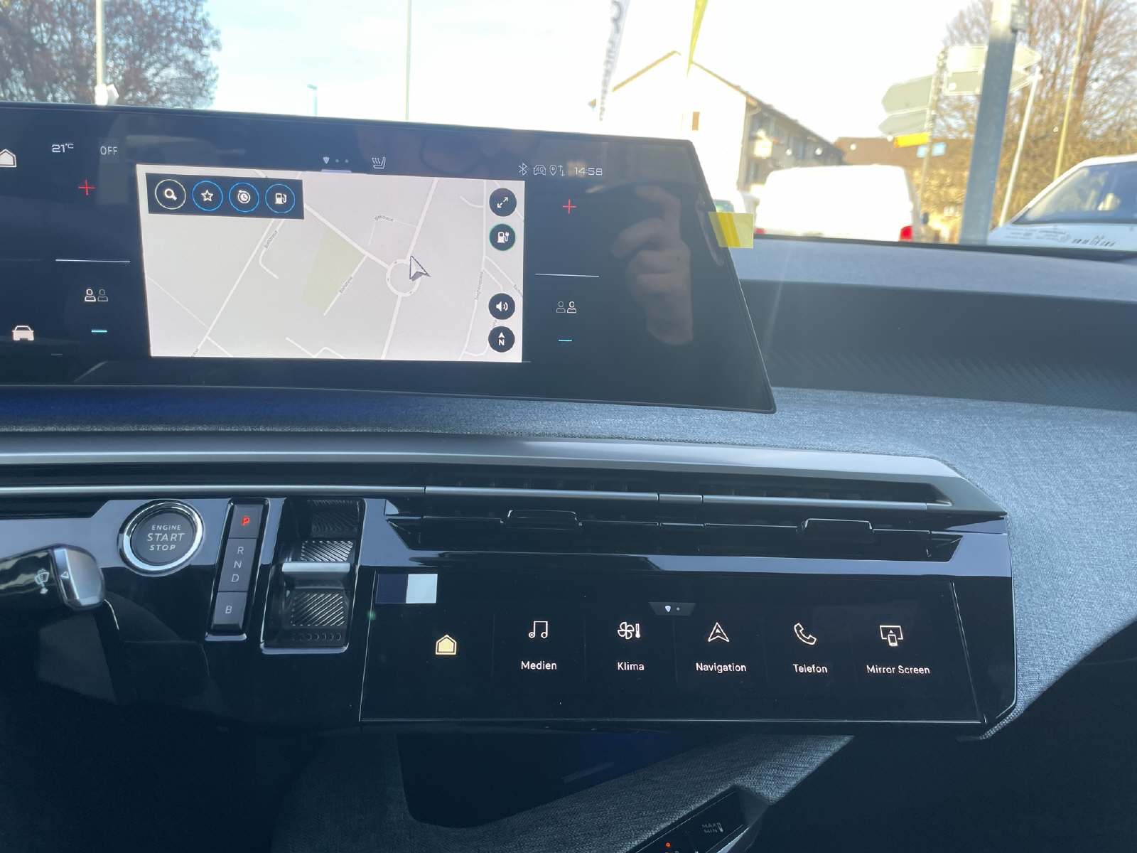 PEUGEOT 3008 1.6 PHEV Allure-image-11